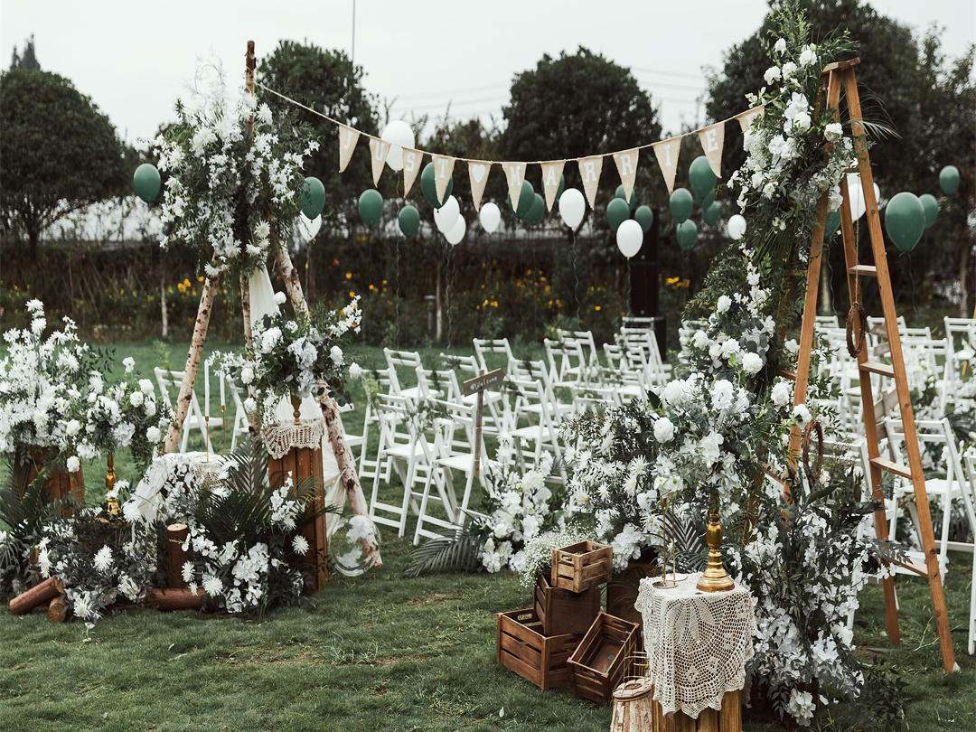 【月亮姐姐婚礼私享】户外婚礼送四大金刚