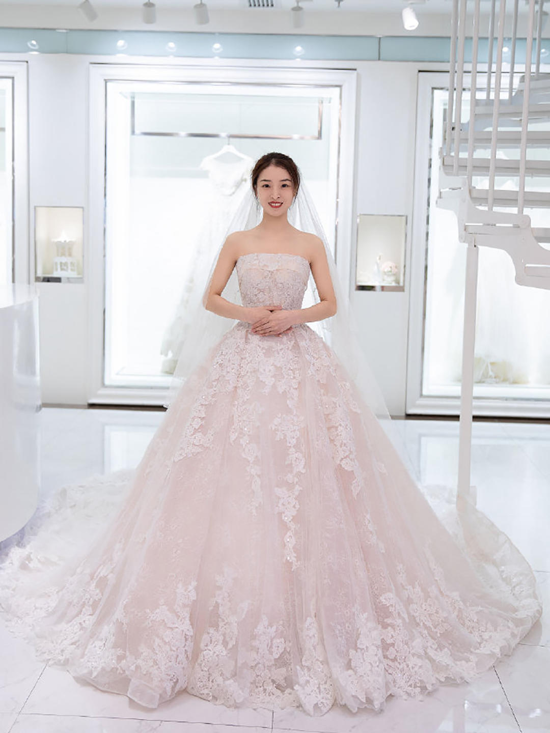 潮婚节特惠，1999元抢订轻纱系列五件套