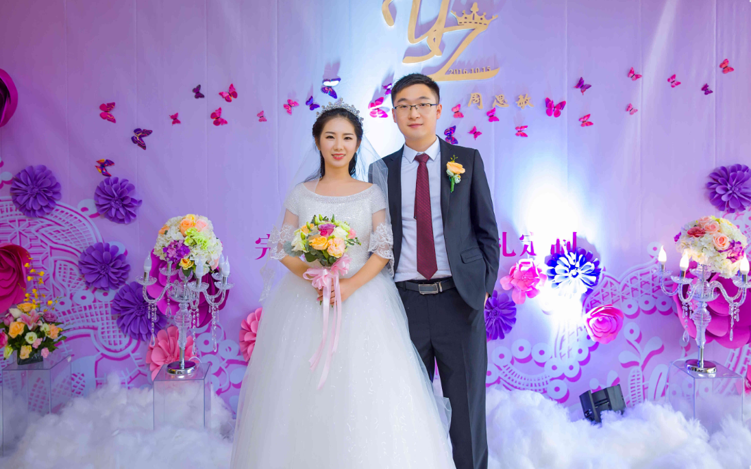 粉色水晶灯-唯美浪漫粉色婚礼