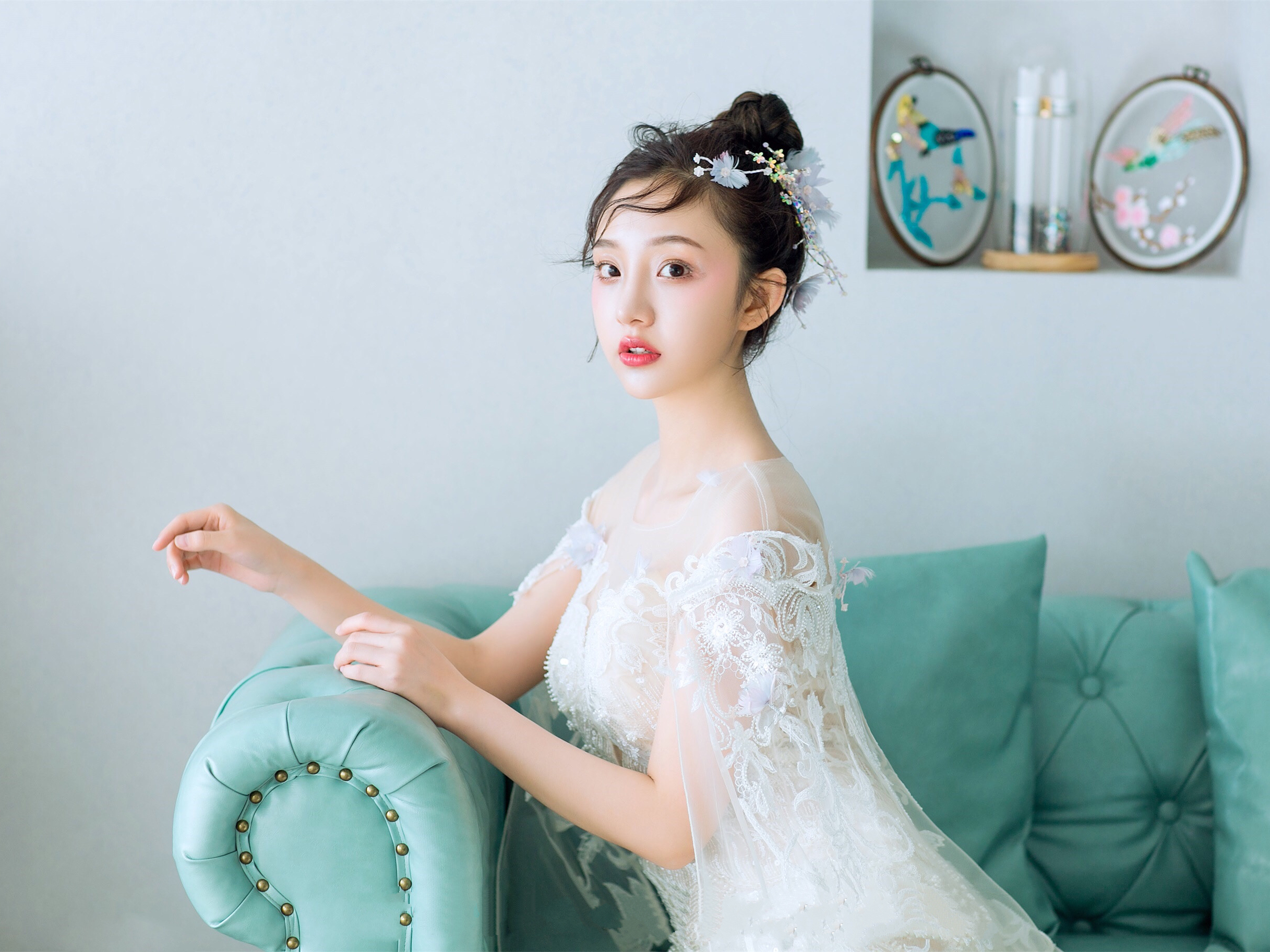 新娘当天全部嫁衣+高定新郎西装+高级化妆师跟妆