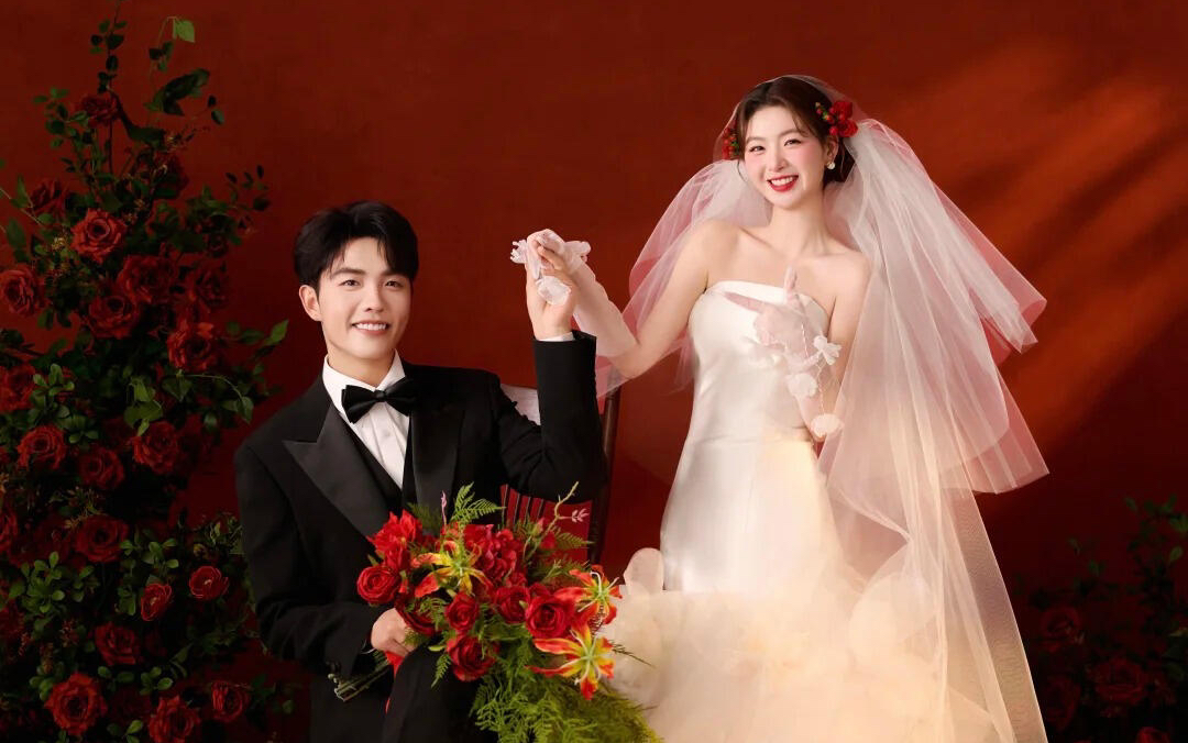 第一眼就愛上的復古紅底光影婚紗照