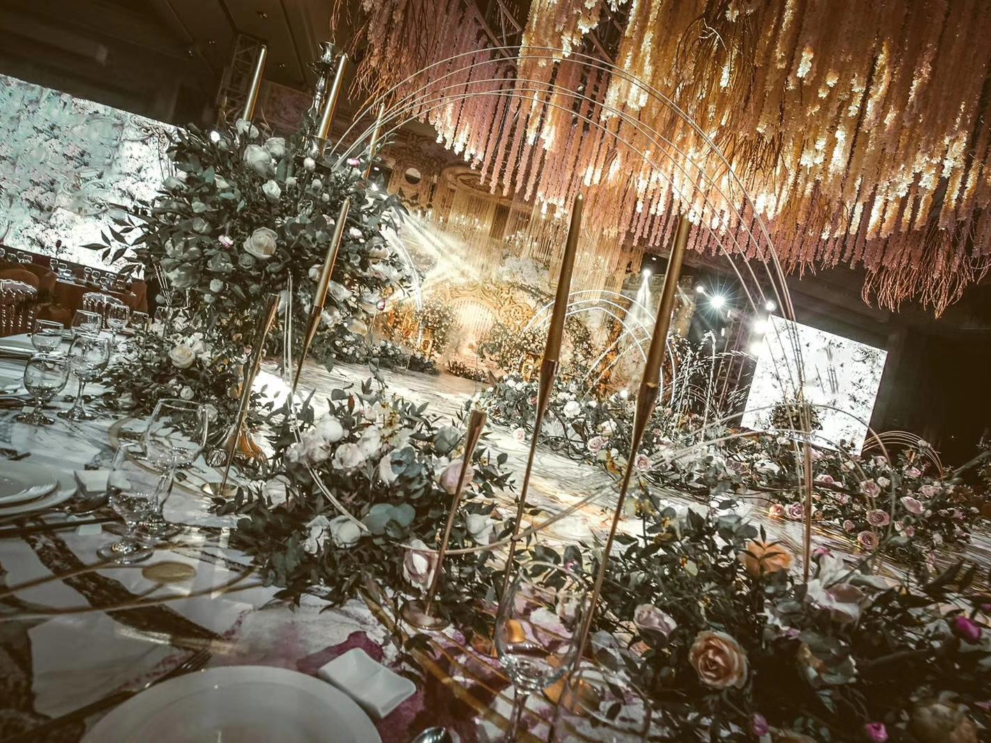 【Wedding Plus】金色吊顶轻奢婚礼布置