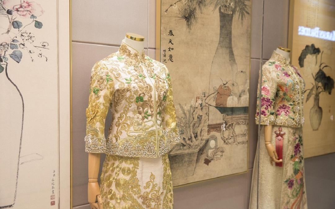 香槟秀禾服出门 清爽大气