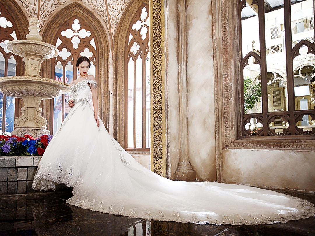 欧式奢华定制婚纱+礼服 全款赠送定制晨袍