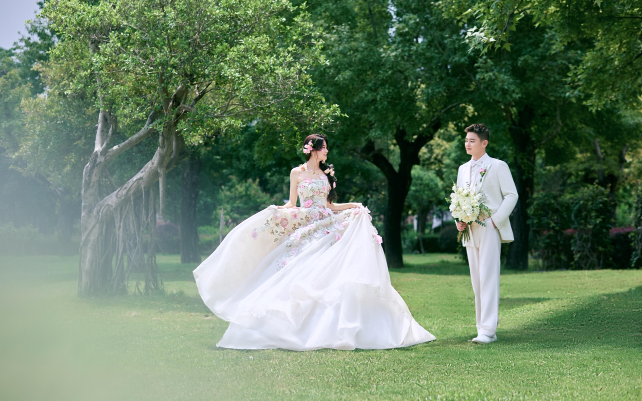 草坪森系客片欣赏！石家庄婚纱照推荐商家