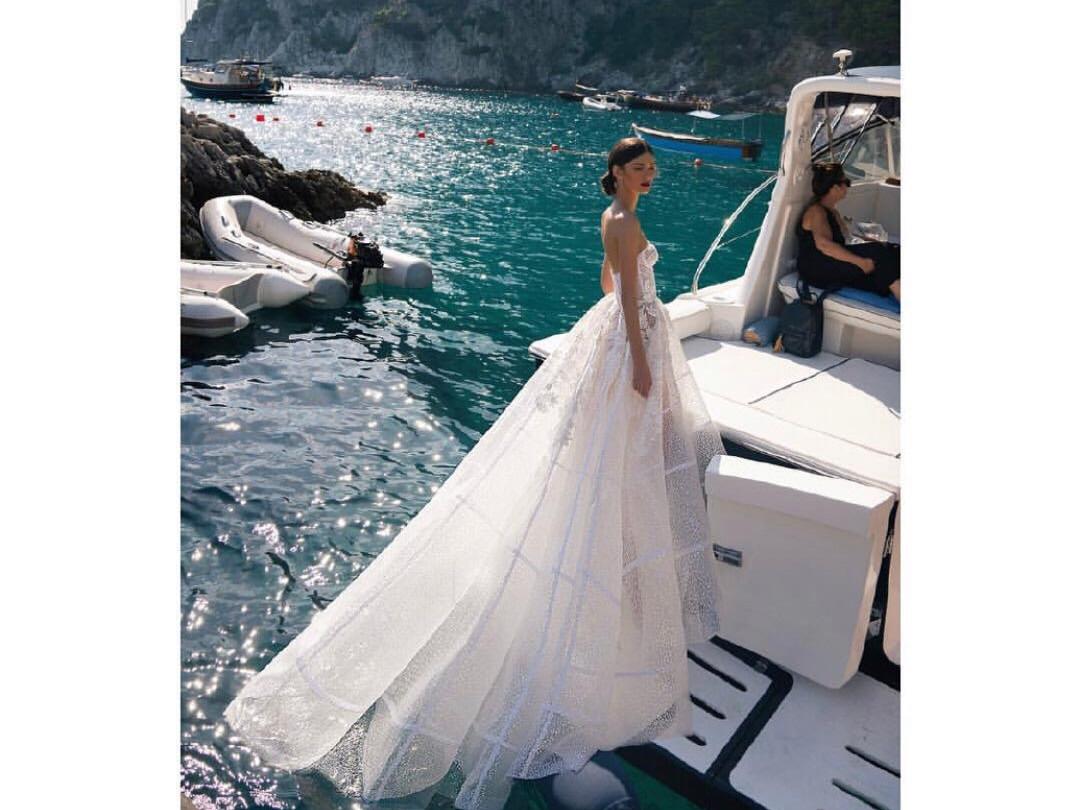 【超值钜惠】全程跟妆+婚纱礼服租赁+婚礼现场跟拍