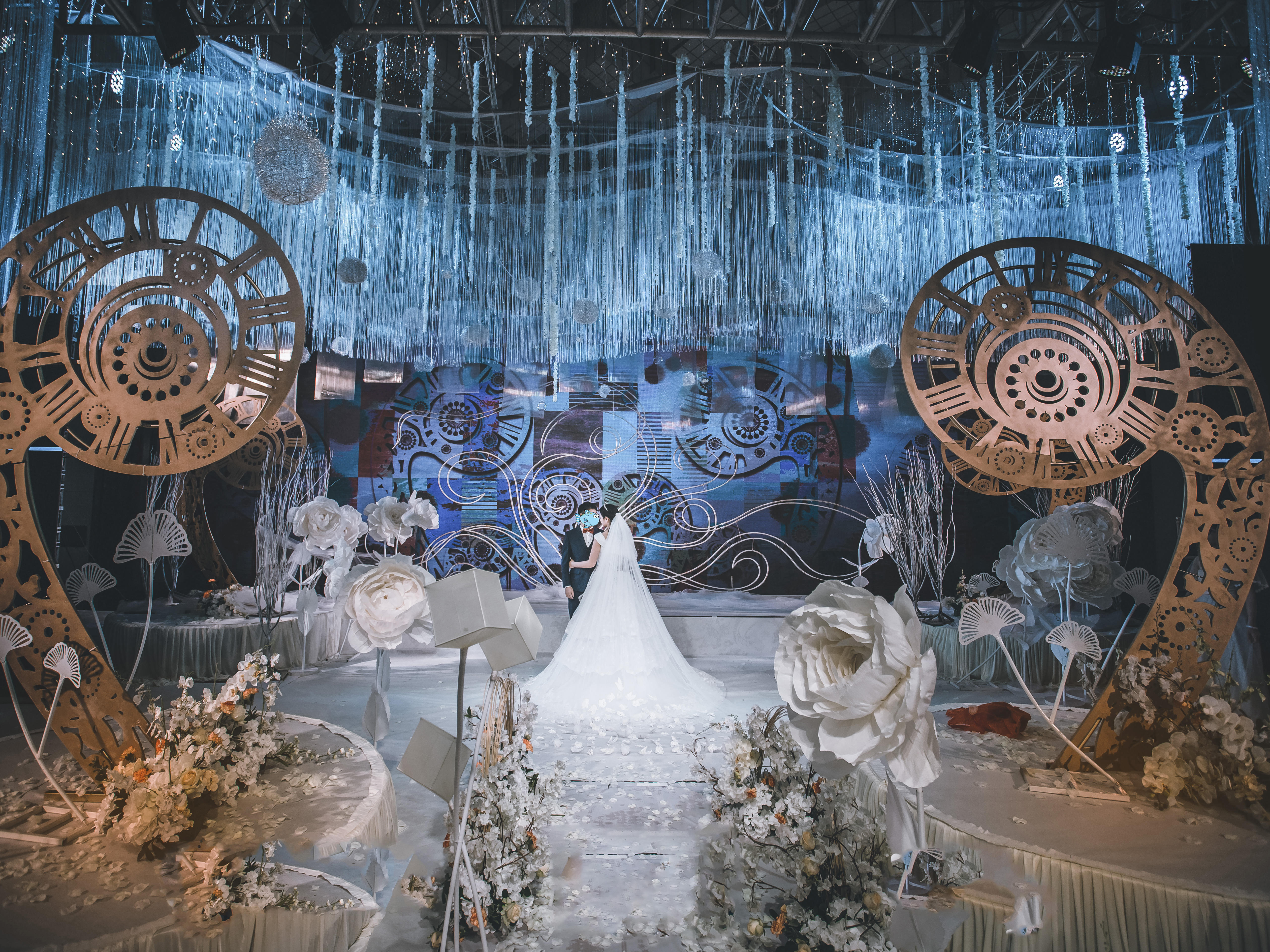 2019蓝金色大气婚礼布置