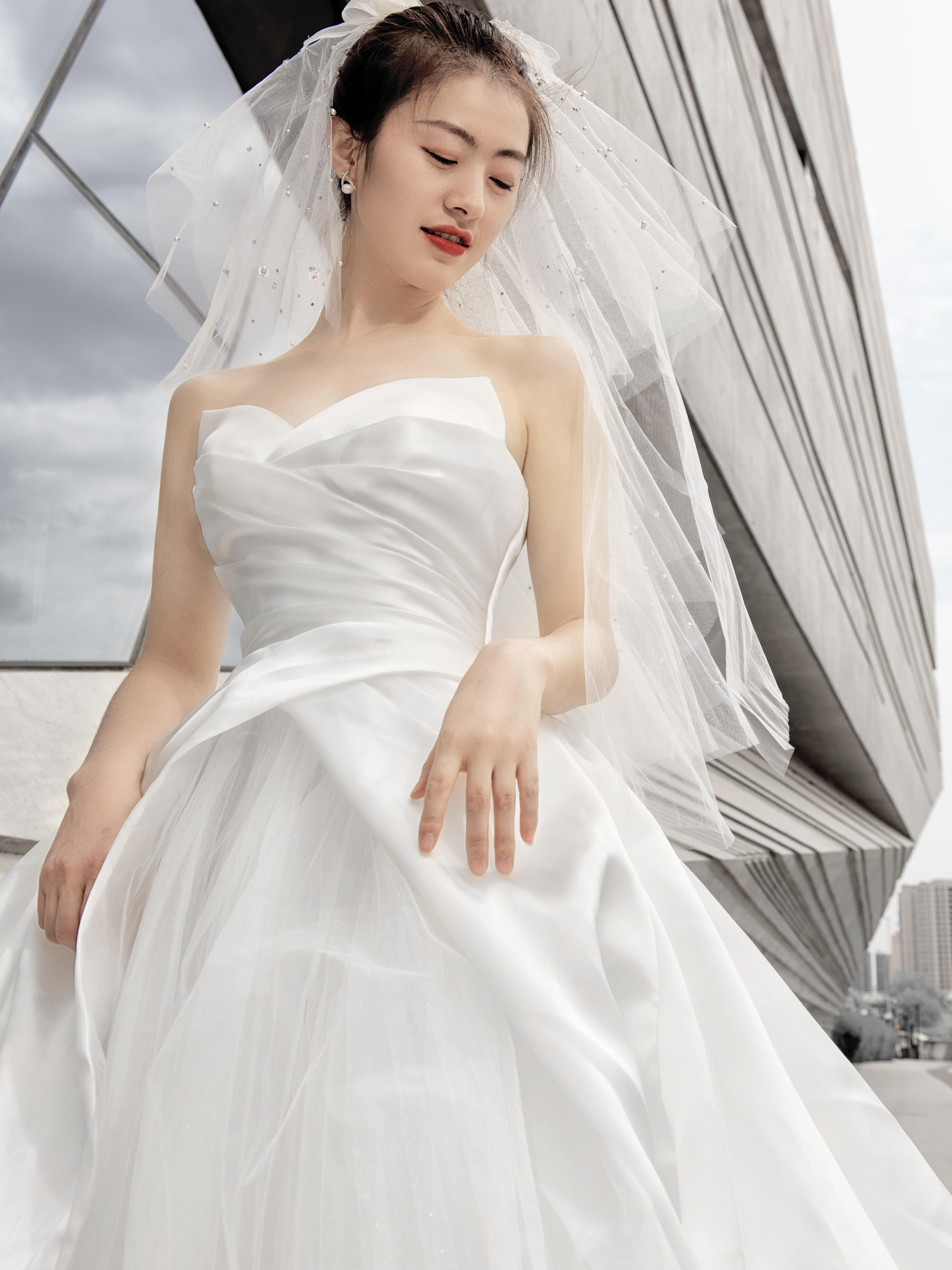 【高定】国际品牌婚纱+高定中式+礼服+总监跟妆