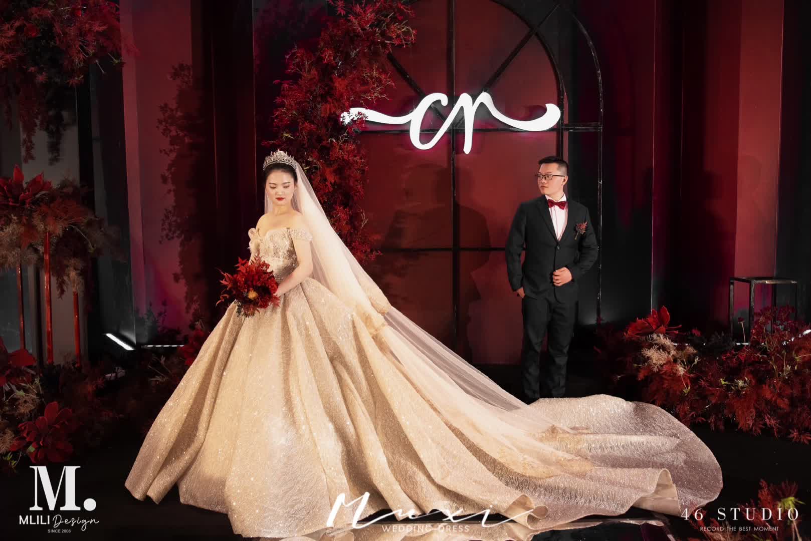 出门纱+高定款主婚纱+敬酒服+8件伴娘服免租金