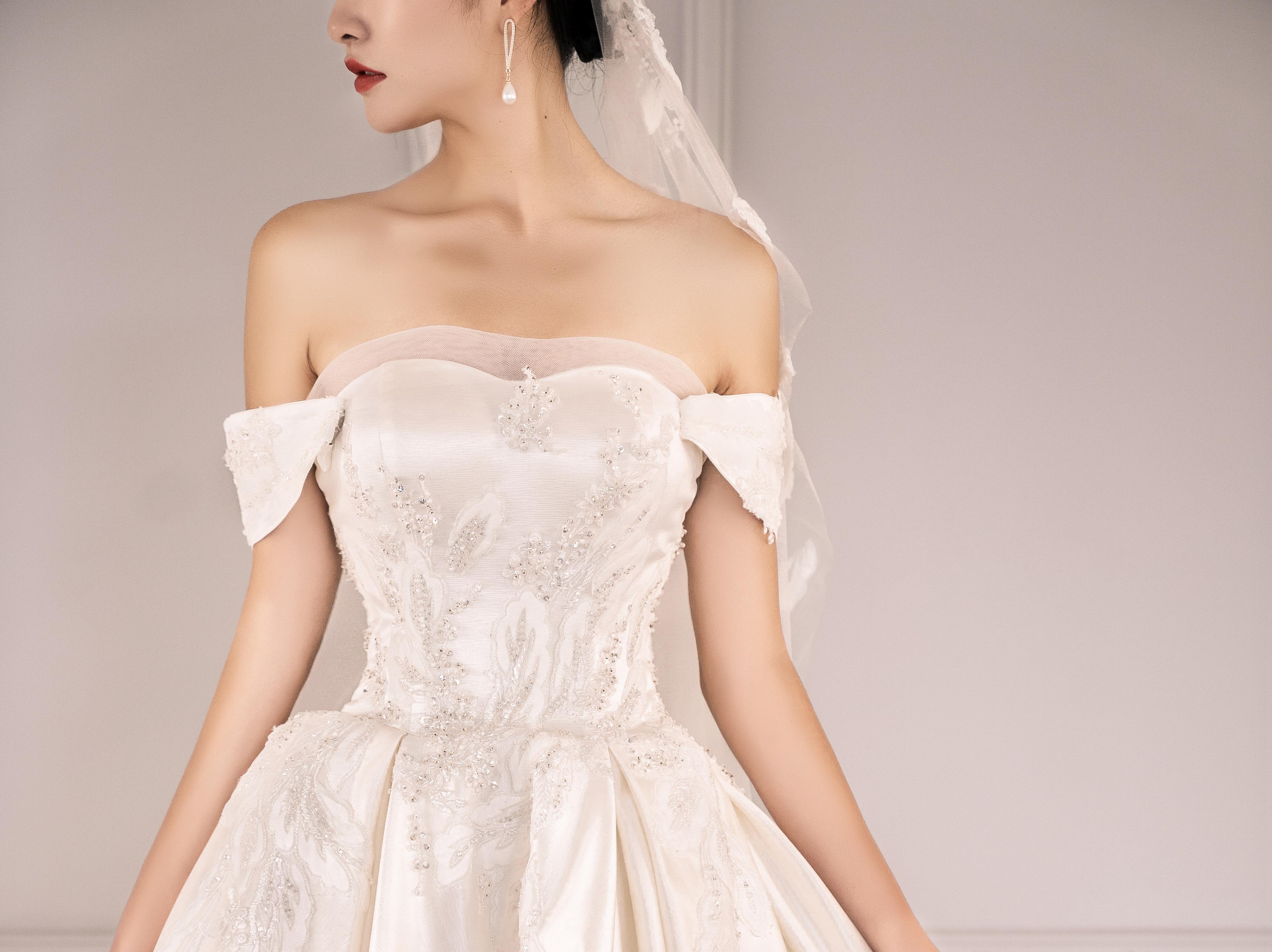 【人气爆款】品牌婚纱四件套租赁套套系