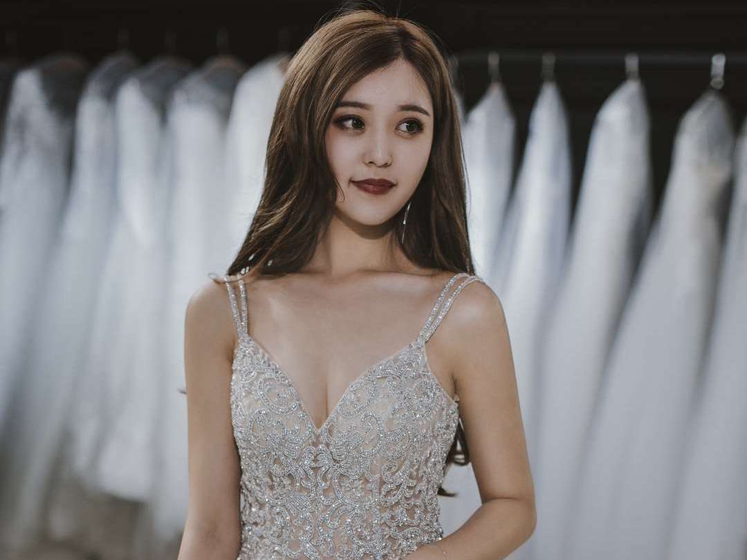 【曼妮礼服馆】新娘跟妆+出门纱