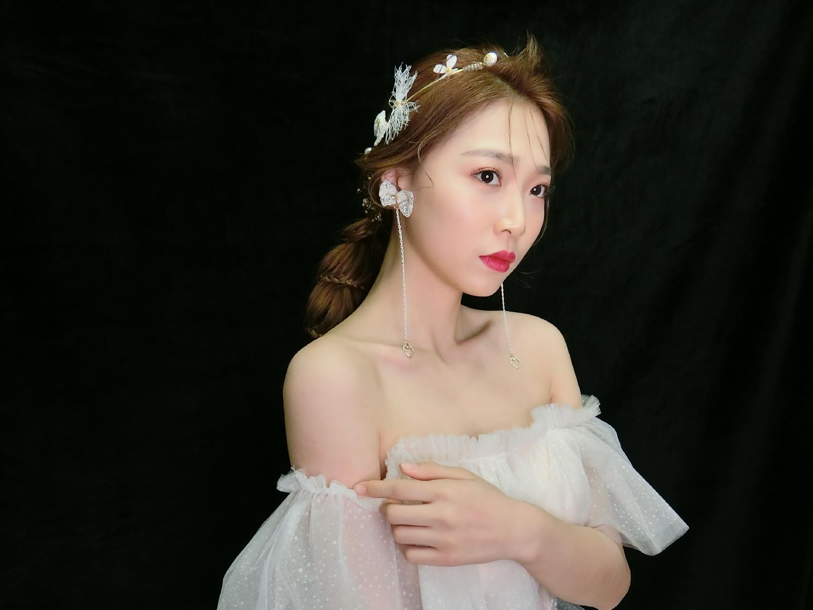 《红馆新娘》首席级化妆师----颖儿老师