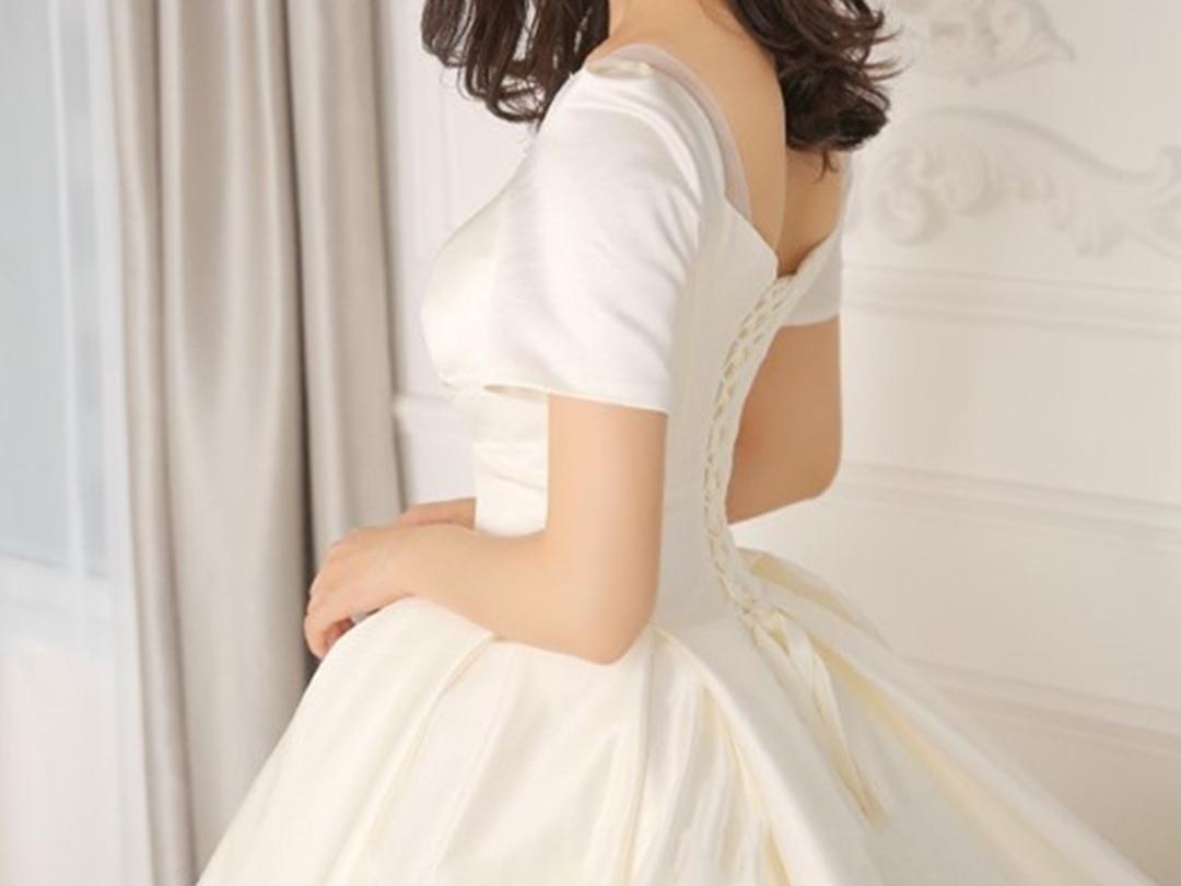 【店长主推】时尚婚纱3件套+跟妆+送伴娘服