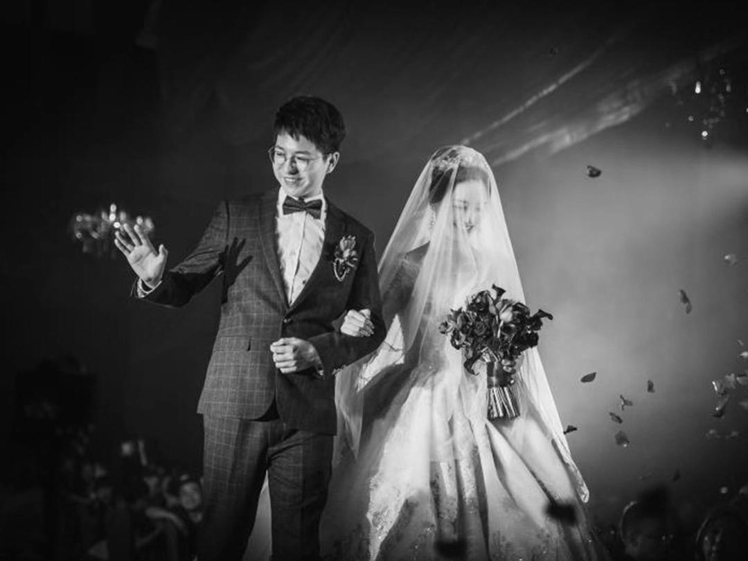 k女王拖尾主纱+出门纱+敬酒服+男装定制+跟妆