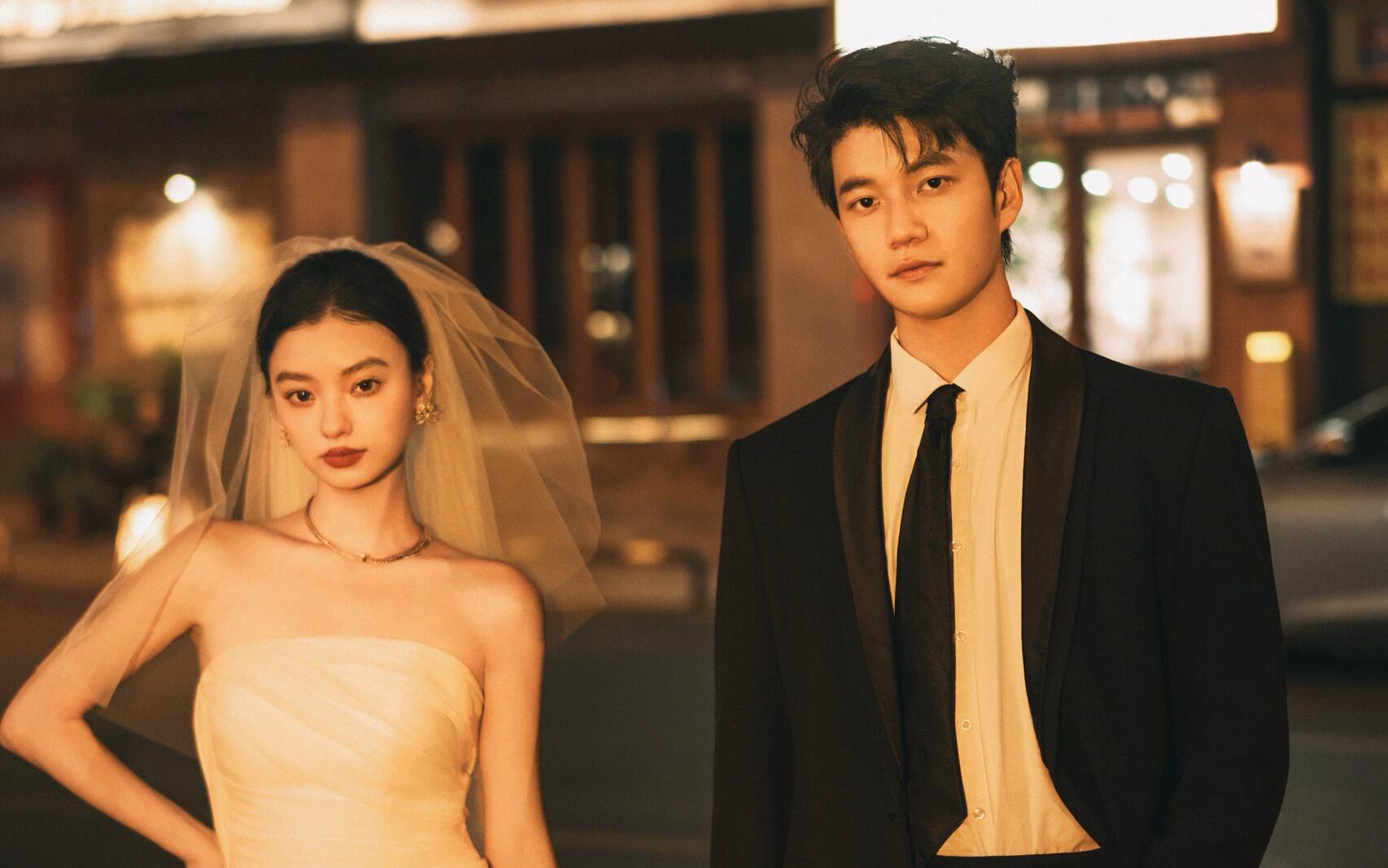 太權(quán)威了｜夜景街拍婚紗照好有氛圍感