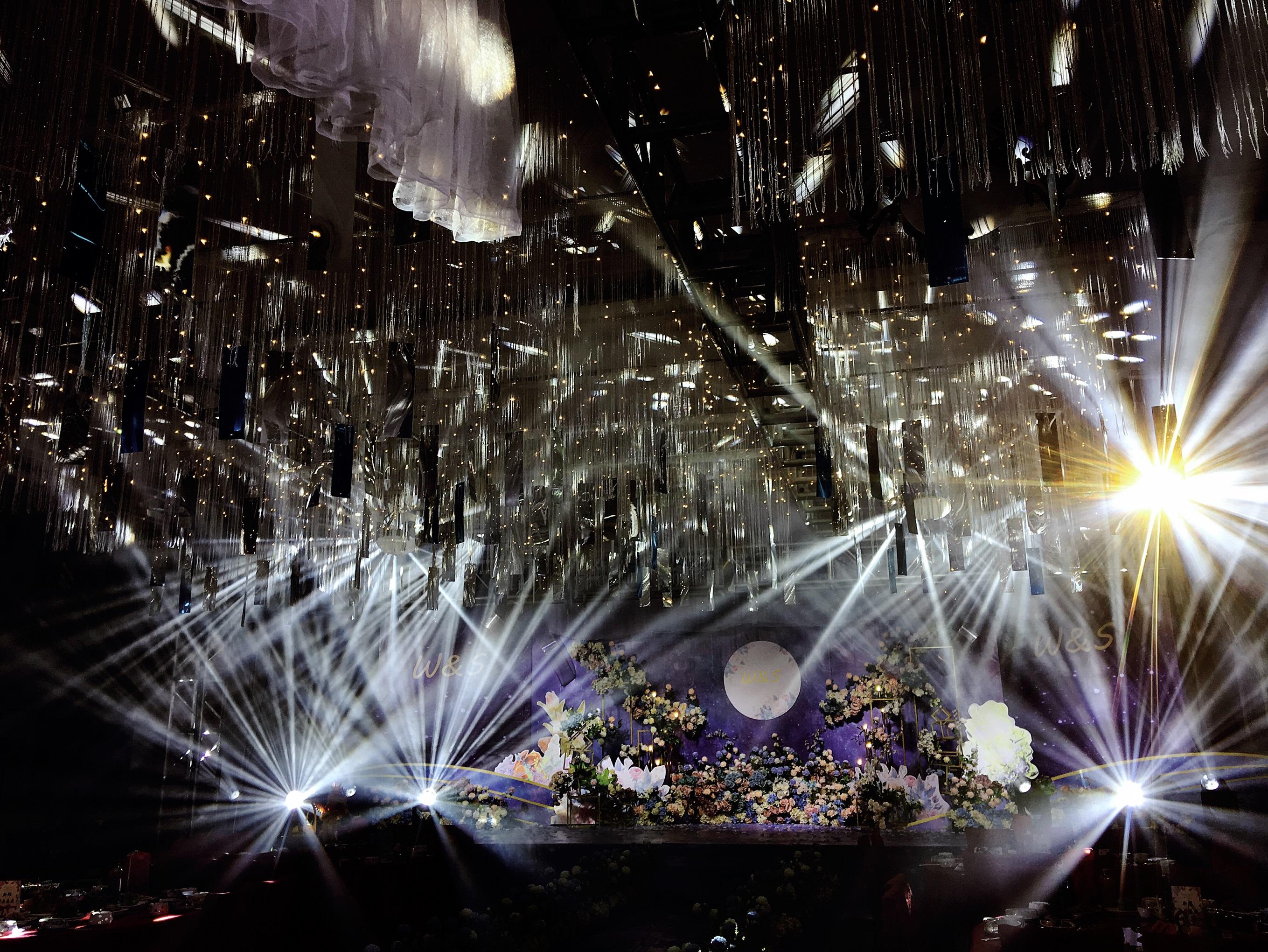 喜爱婚礼 紫色浪漫全吊顶布置礼堂婚礼