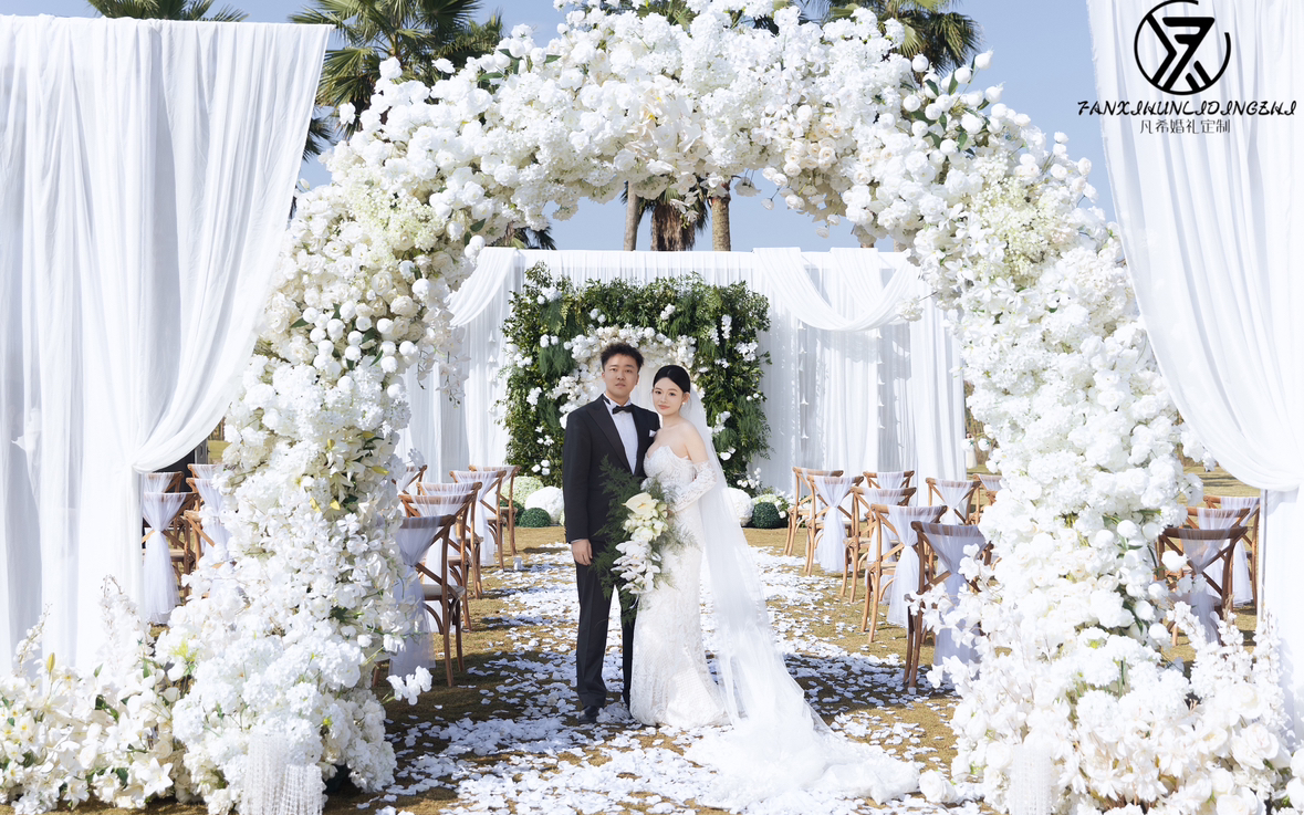 凡?；槎Y，純白草坪見證浪漫時刻
