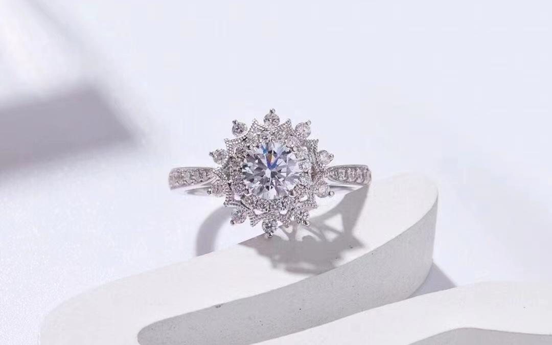 米兰珠宝——18K金太阳花钻戒
