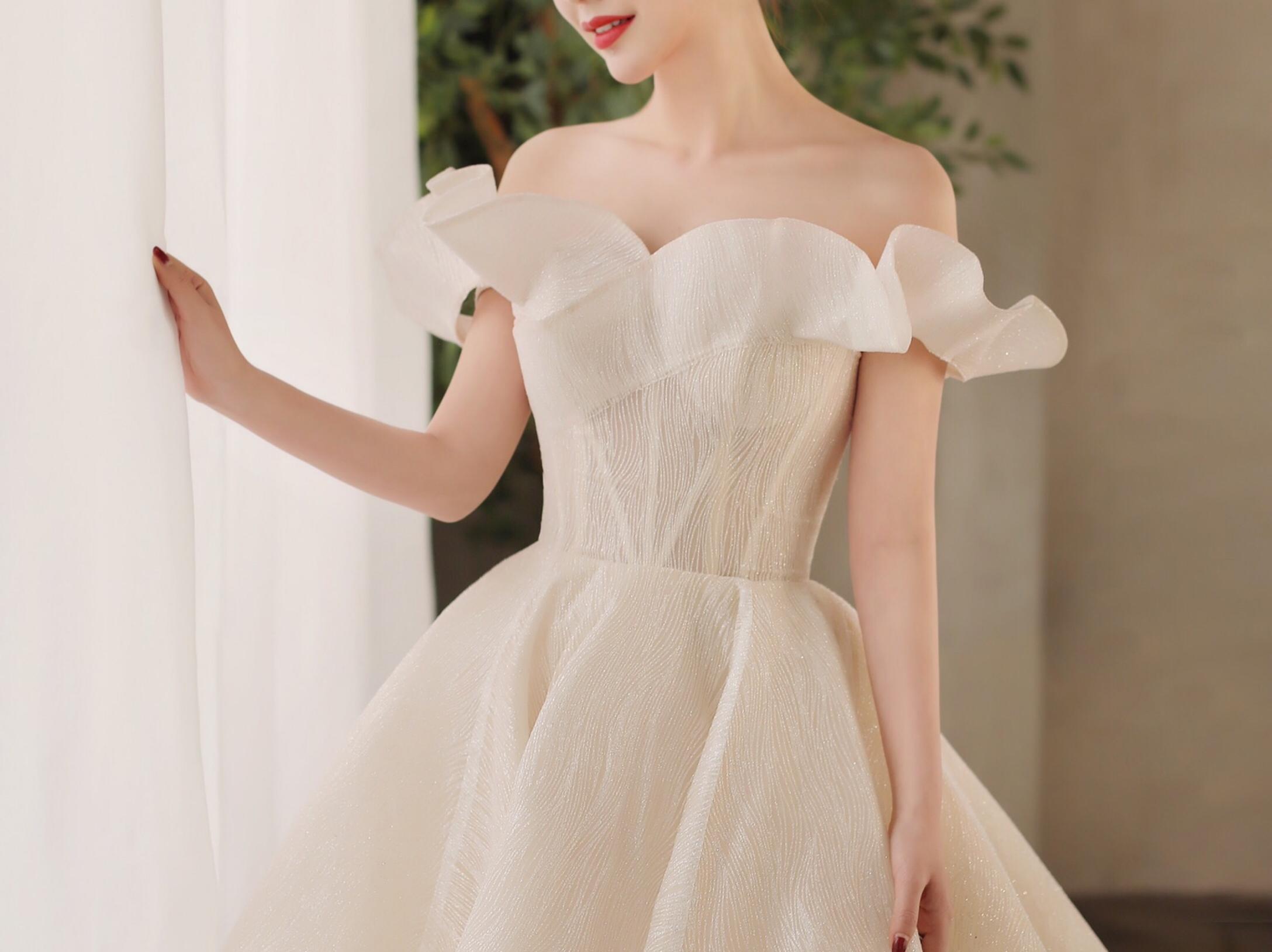 【限时优惠】一站式婚礼服务+跟妆套餐