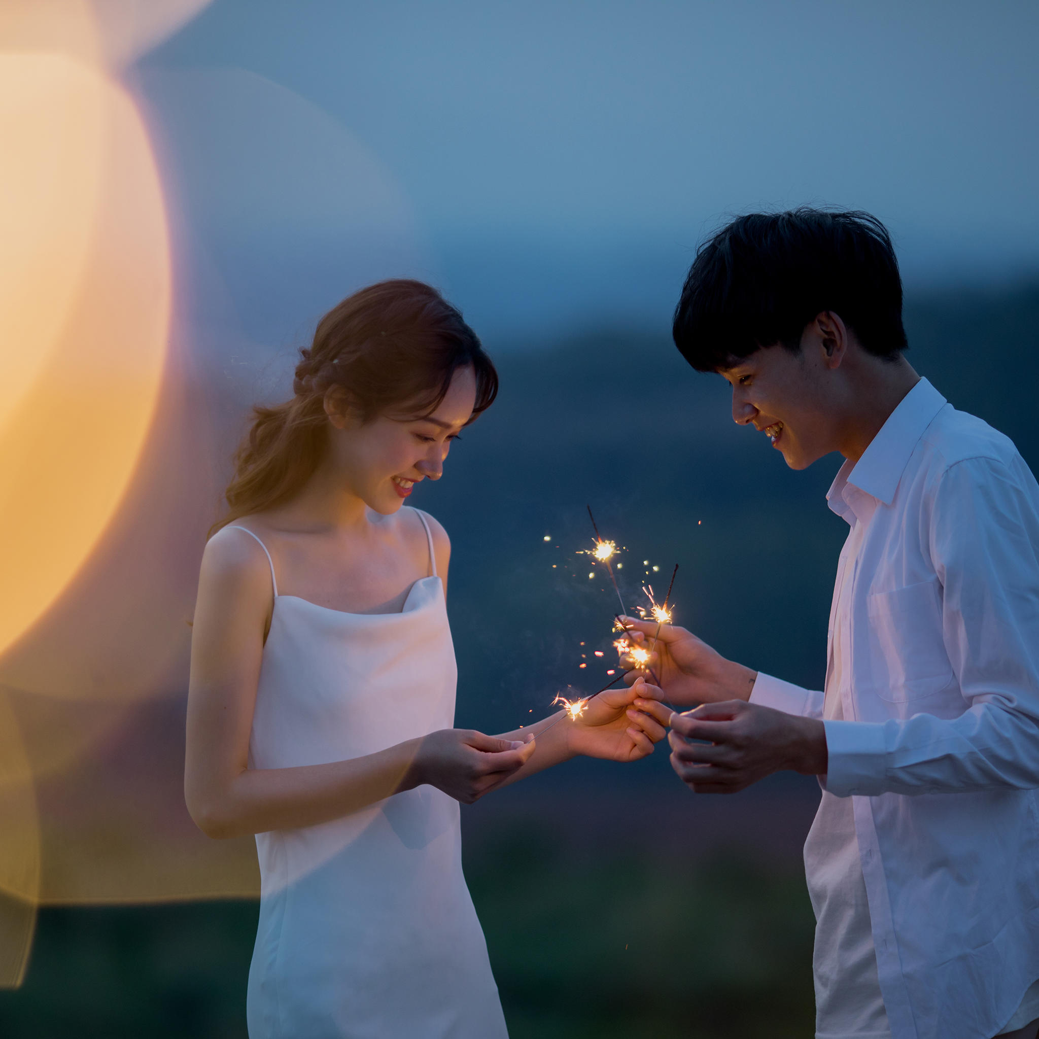 在这个夏天和他拍一套浪漫夜景婚纱照