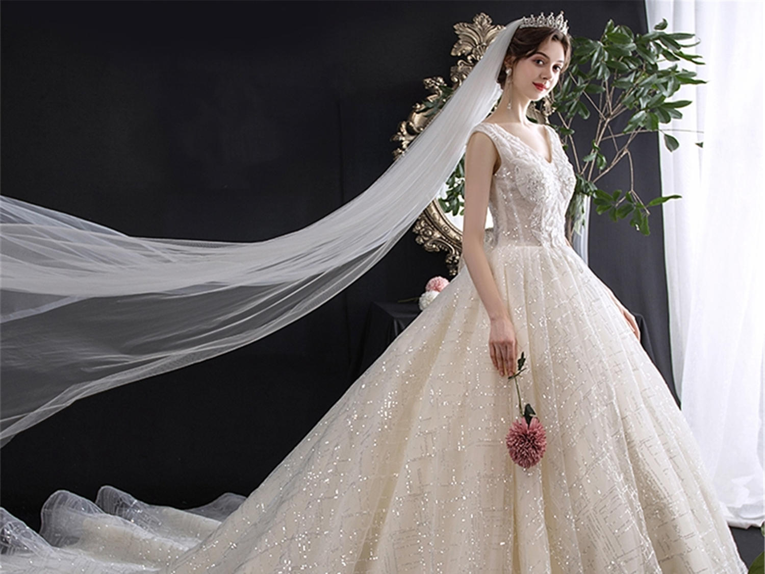 Miss wang单品婚纱 复古宫廷风拖尾主纱