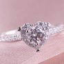 六福珠宝爱很美系列18K金钻石戒指LB30773