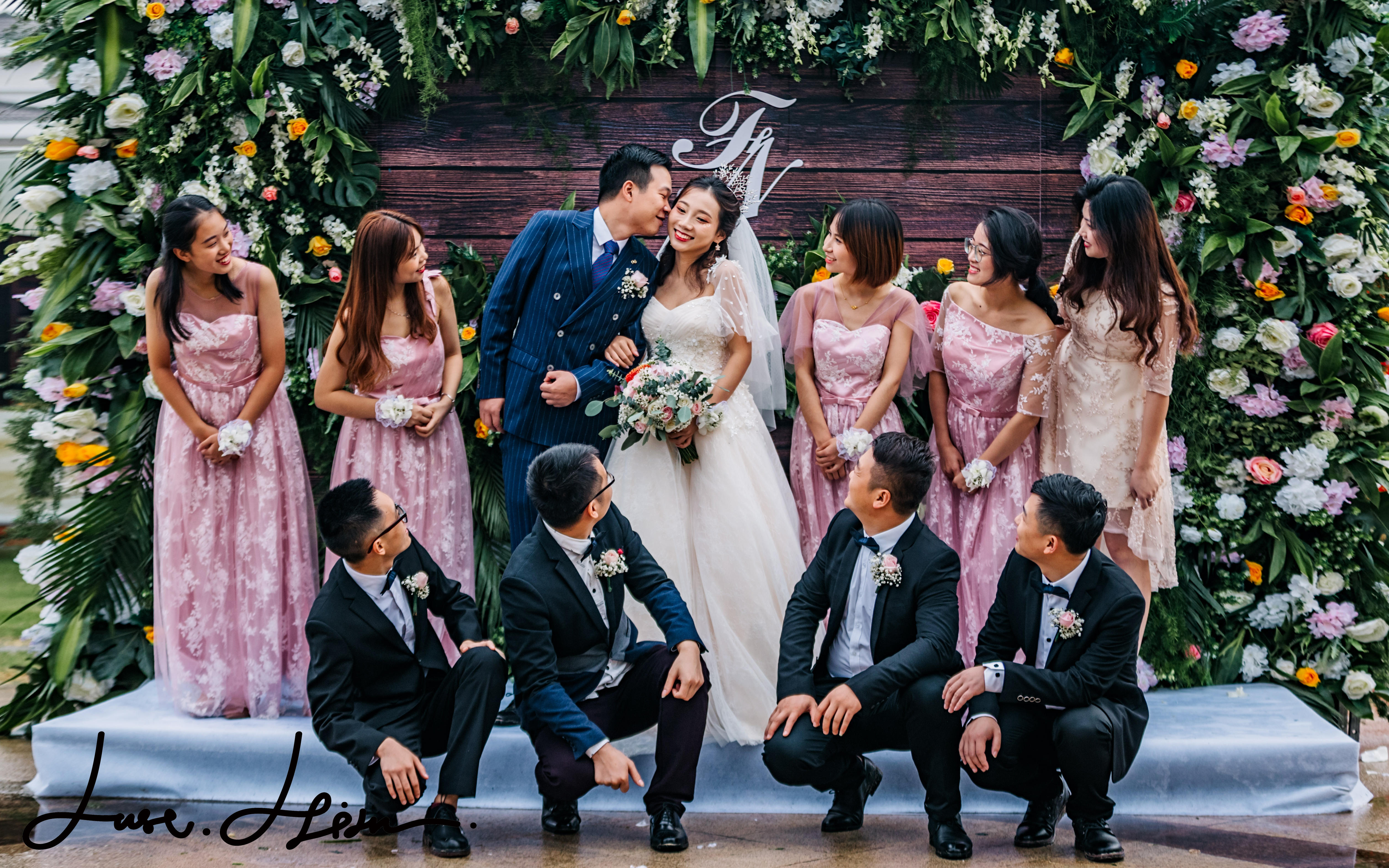 竖条纹双排扣婚礼庄重场合首选-草坪婚礼