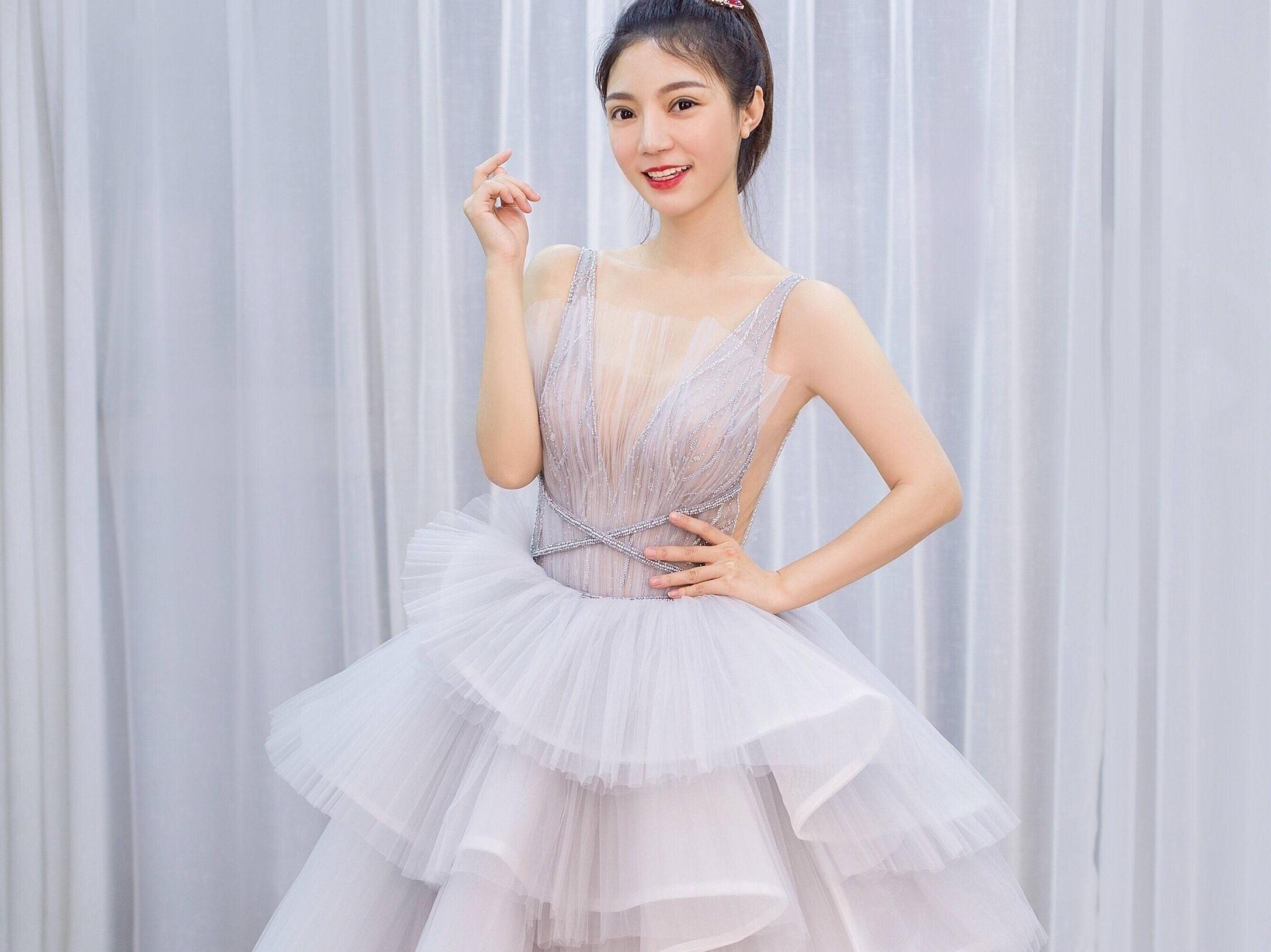 WILL婚纱 梦幻灰蓝色婚纱租赁套餐