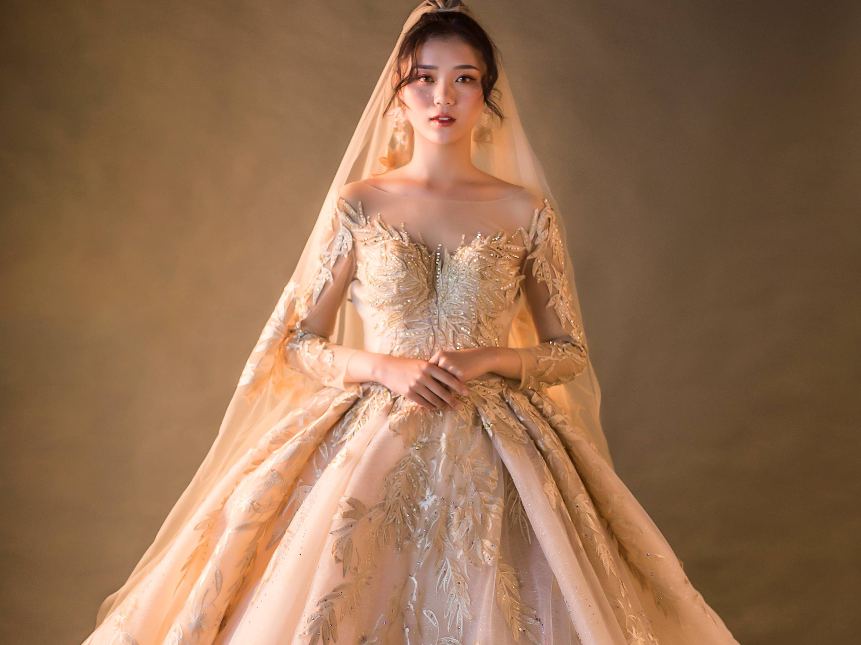 阜阳汇美嫁衣影像 高定仪式拖尾婚纱+跟妆套系 