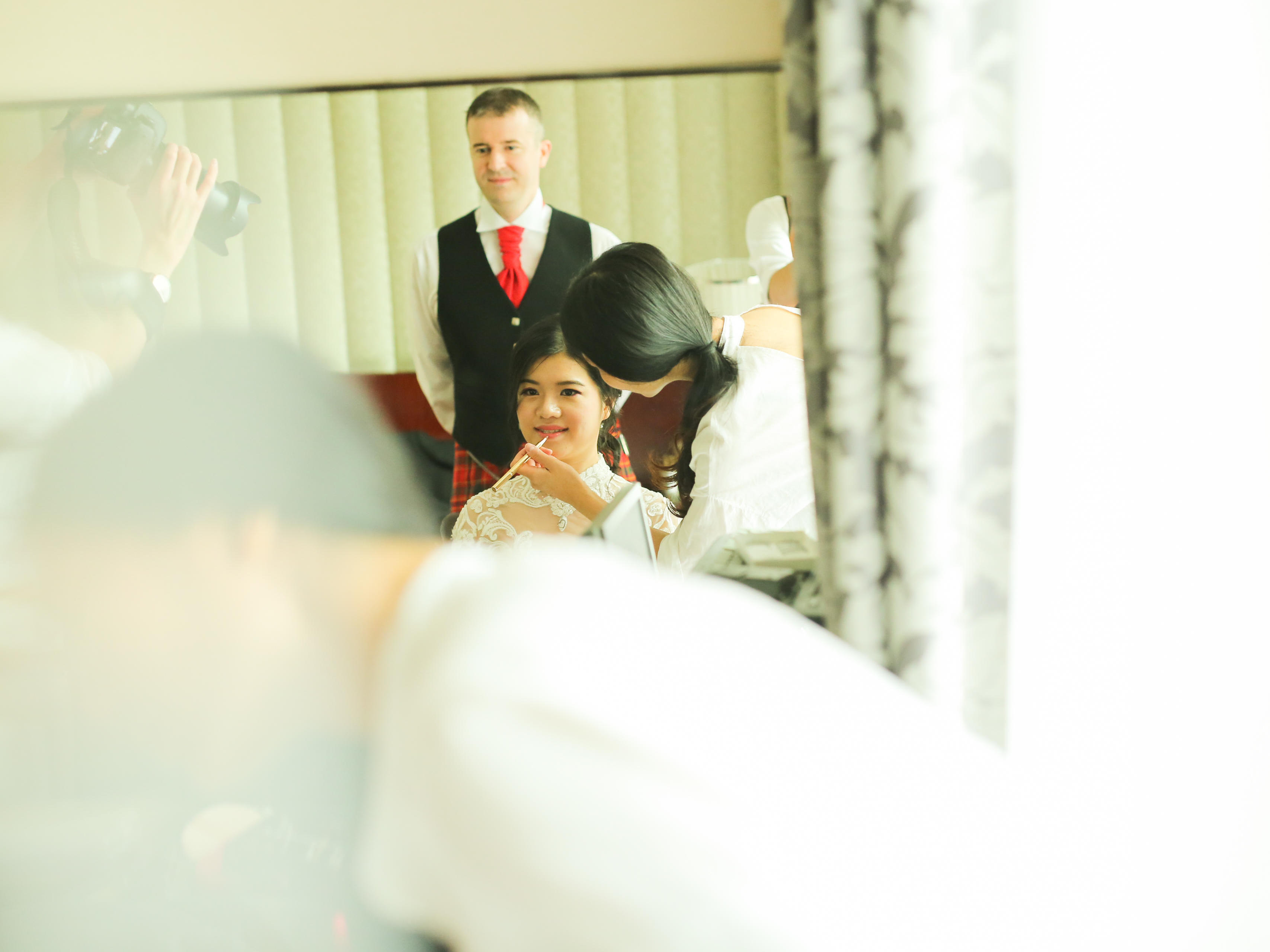 【榜单热销】资深化妆师全天贴身跟妆(送两个亲友妆