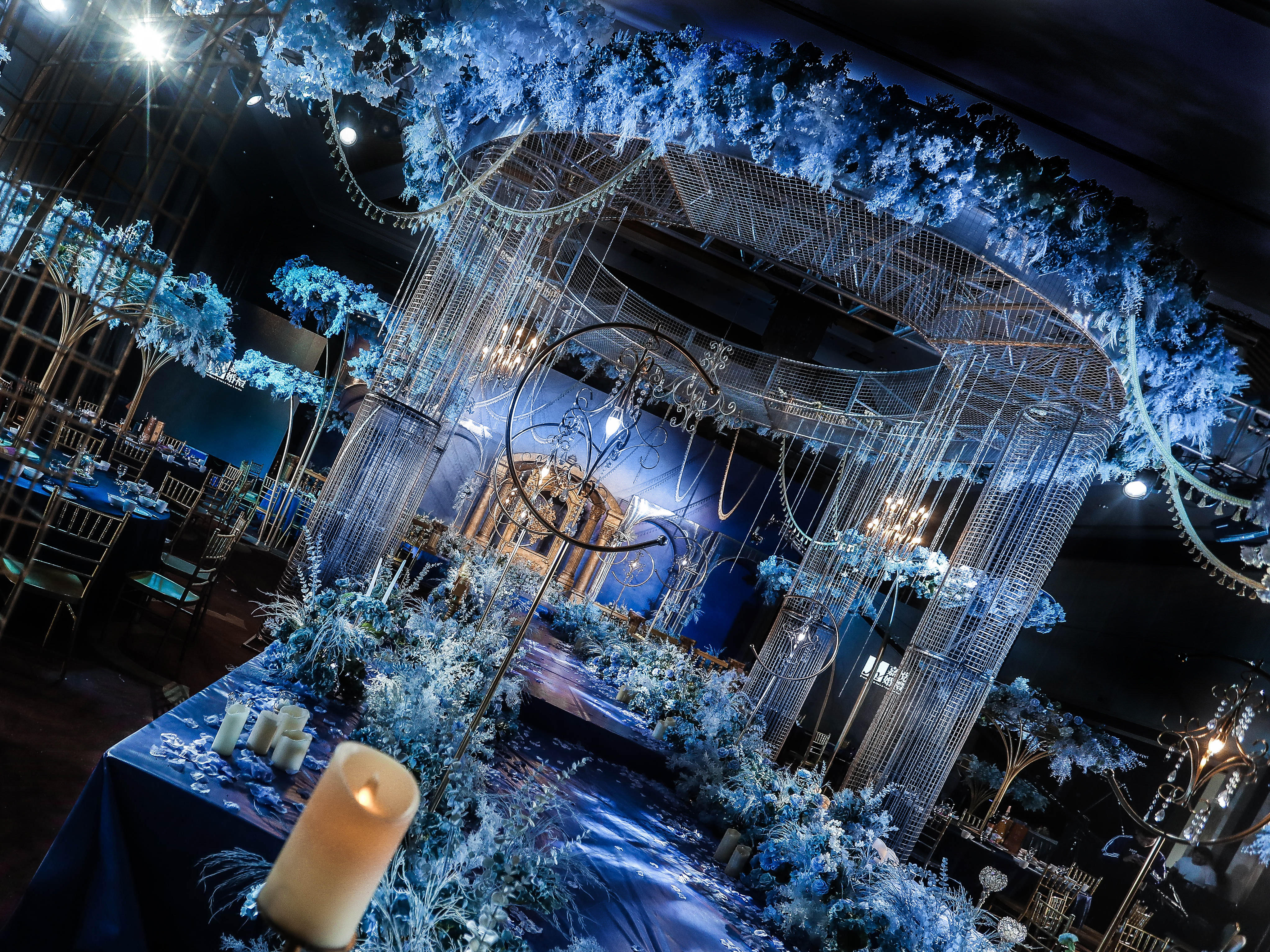 嘉悦宴会设计｜蓝金色系低调奢华复古婚礼