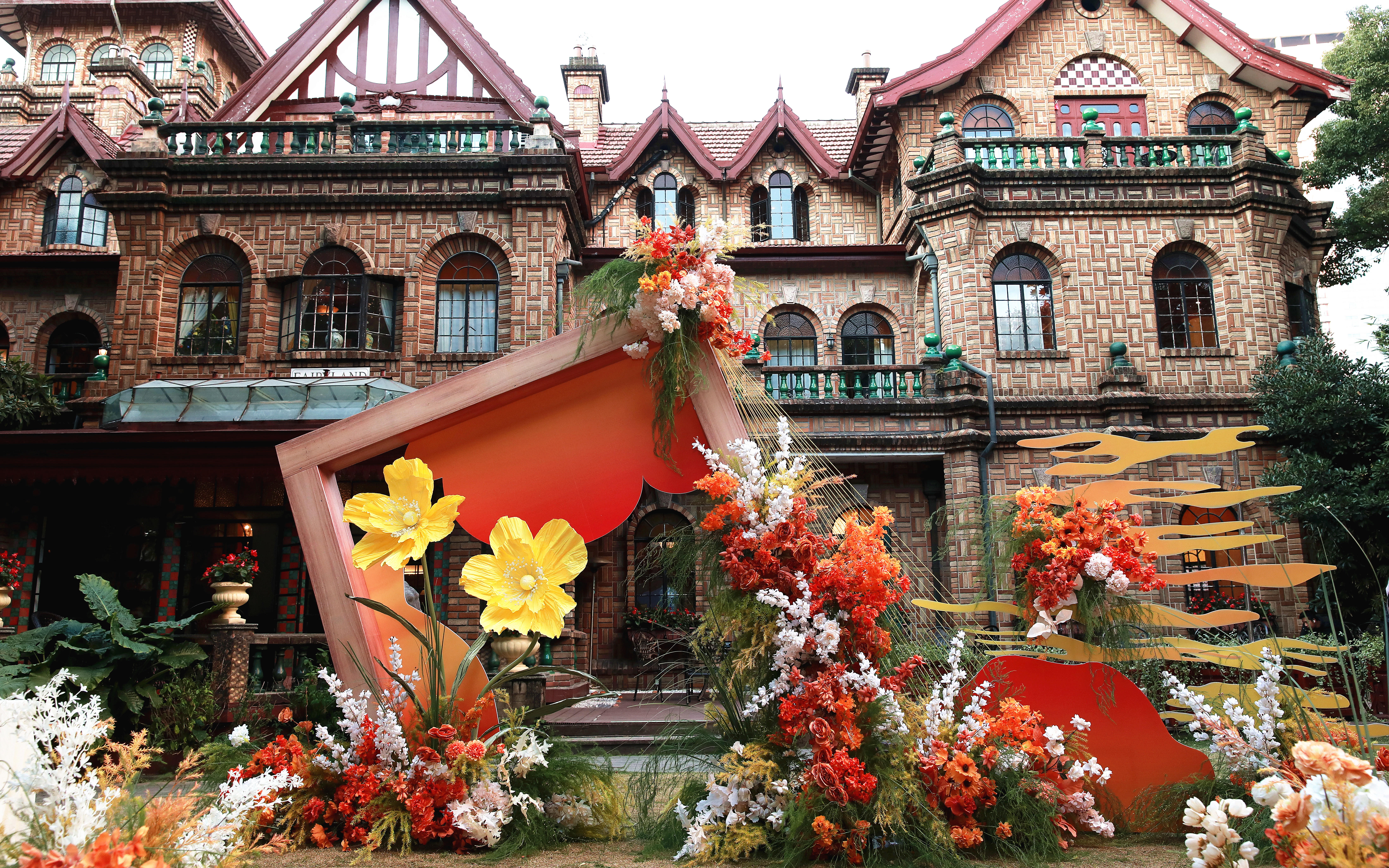 簡約高效完成草坪婚禮布置