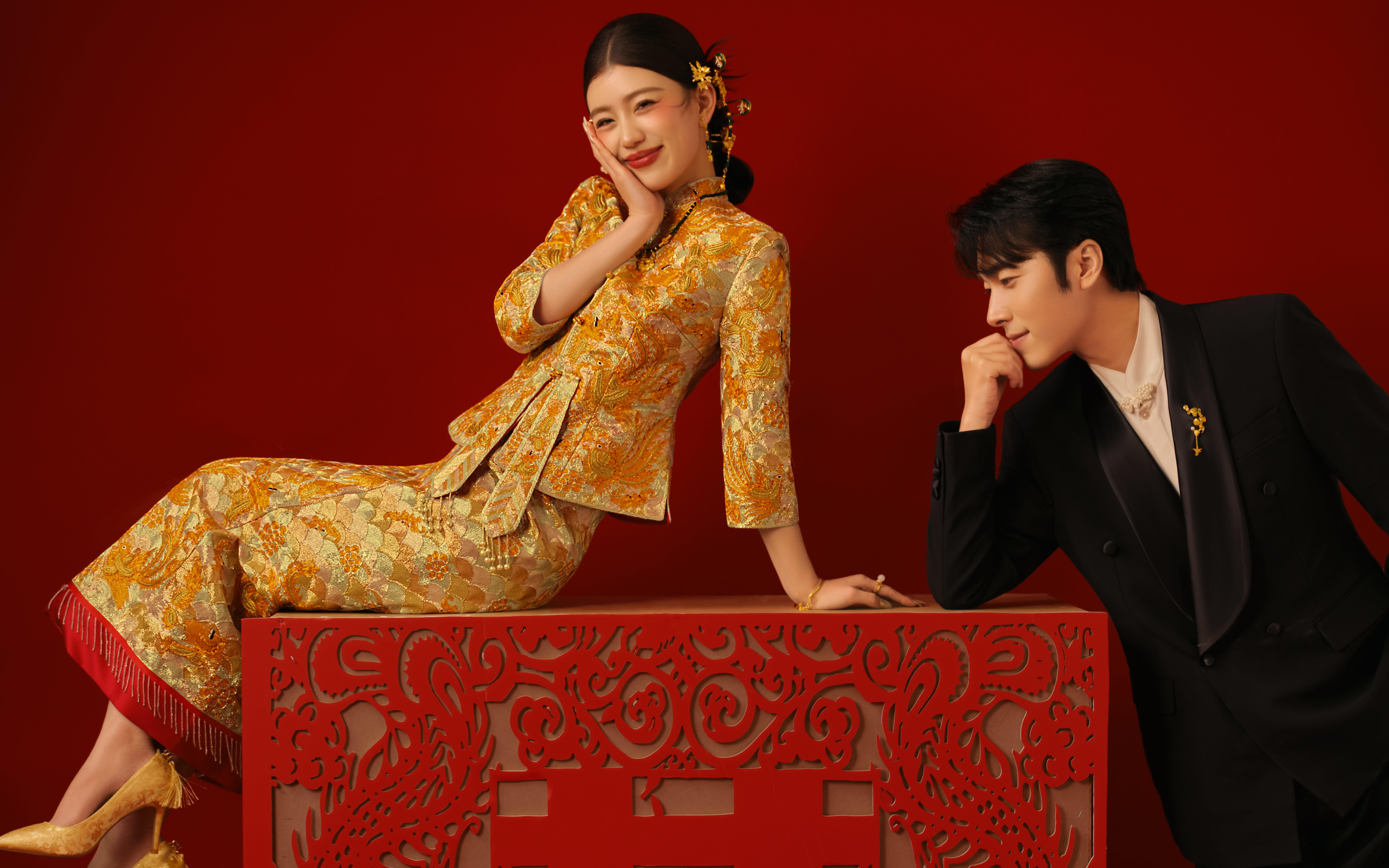 昆明婚纱照中式喜服系列影棚精修婚照