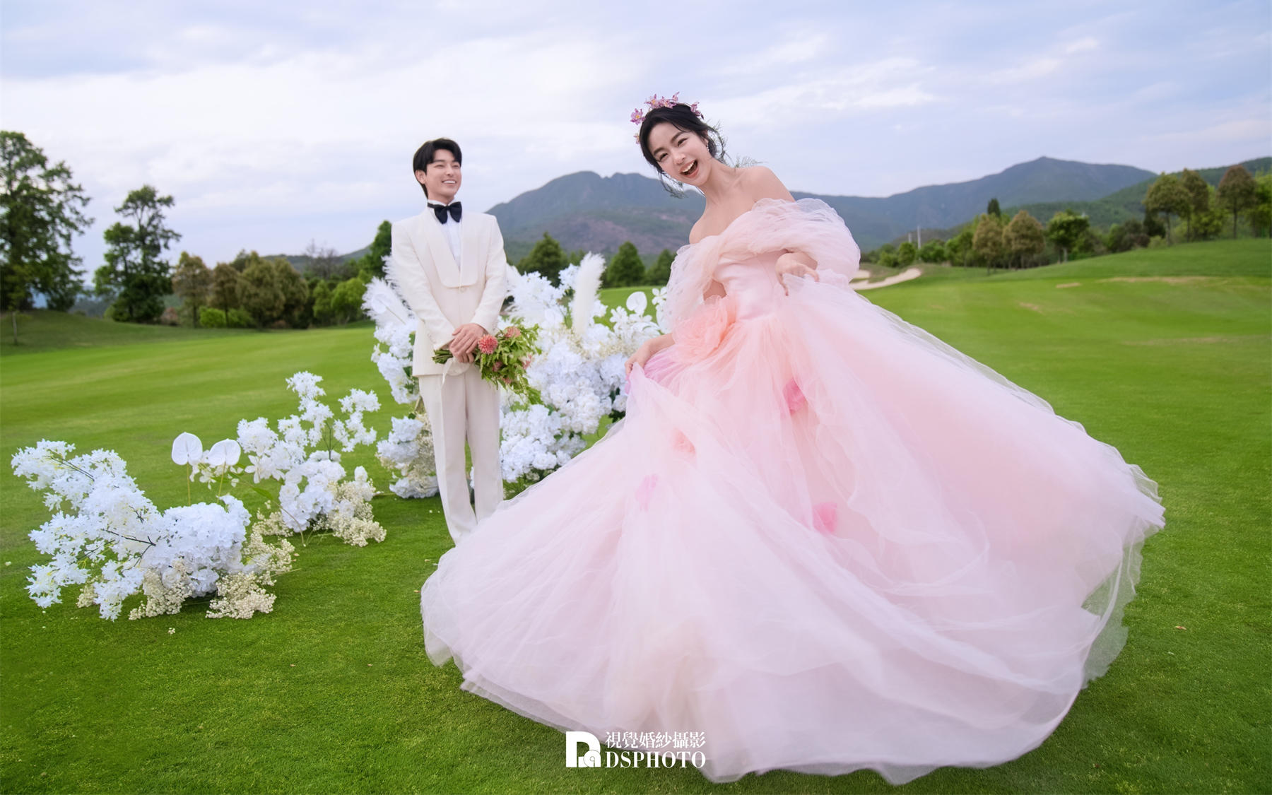 公主👸请拍婚纱照！粉纱草坪真的太出片啦🎉