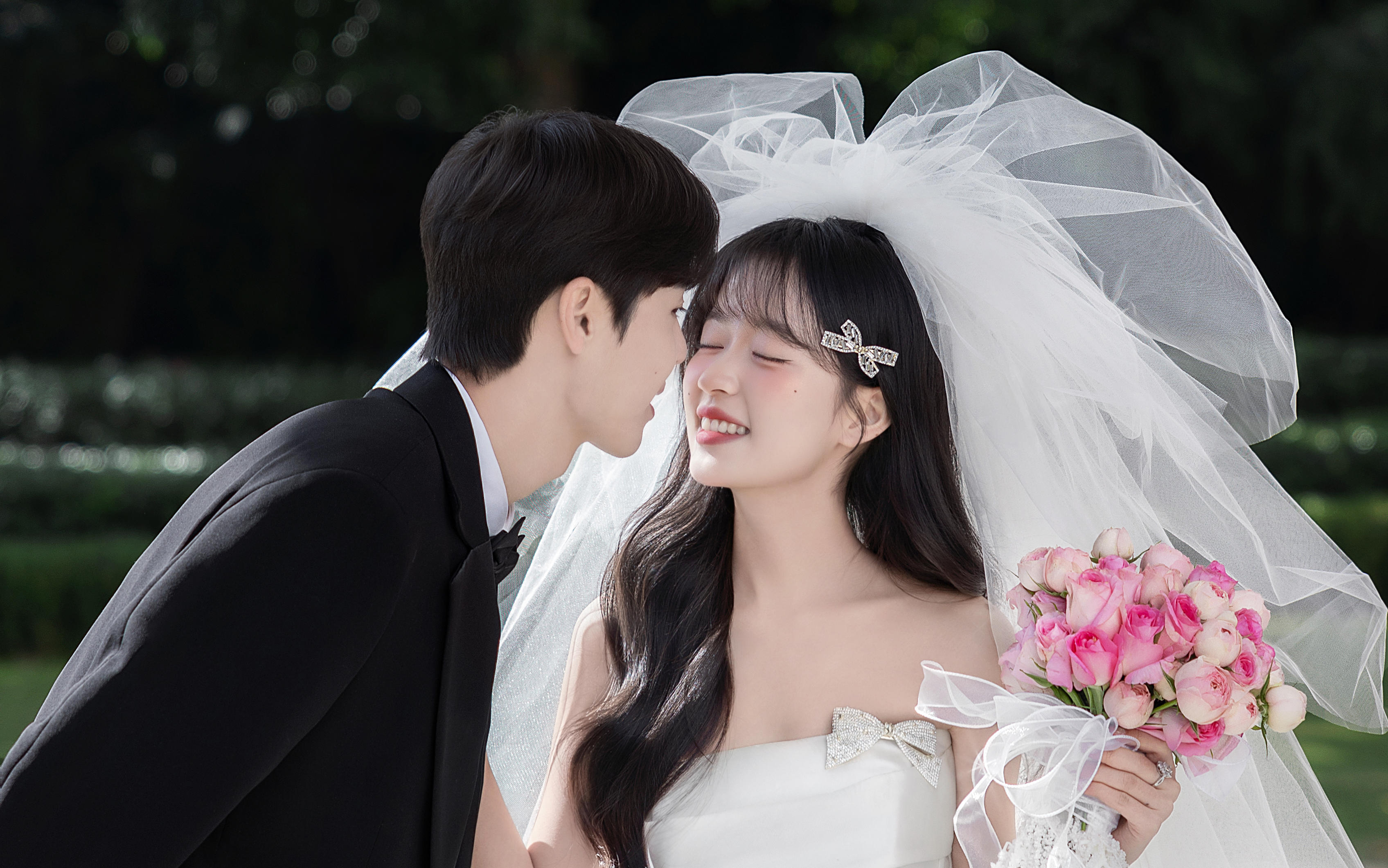 【萊色視覺】公主請拍?草坪森系婚紗照真的美到窒息