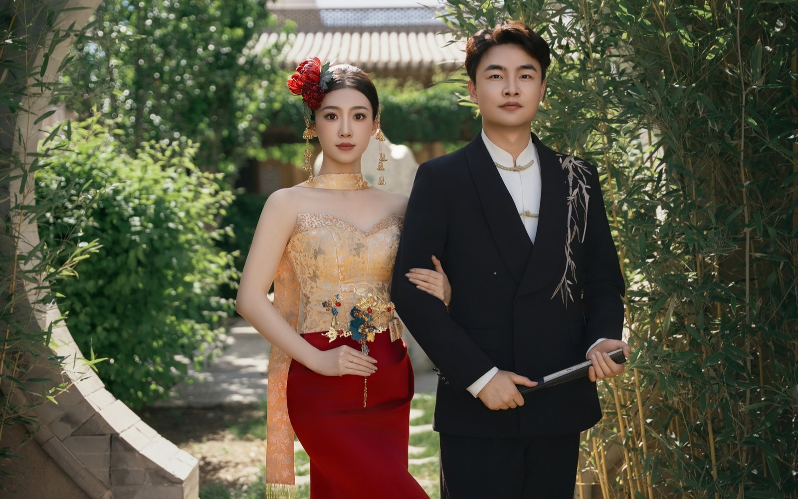 太上头了❗️红色新中式和园林婚纱照这么美