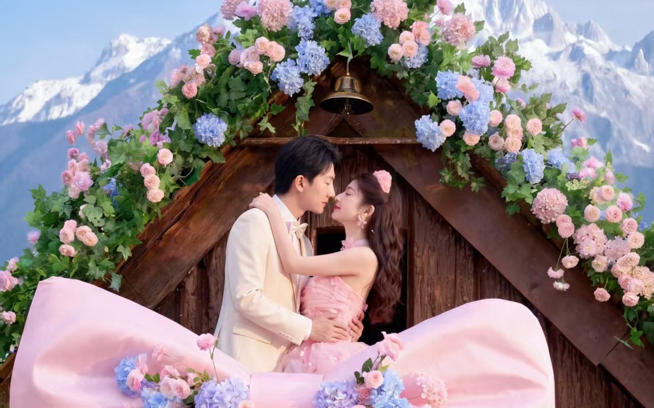 氛围感拉满💖雪山童话风旅拍婚纱照