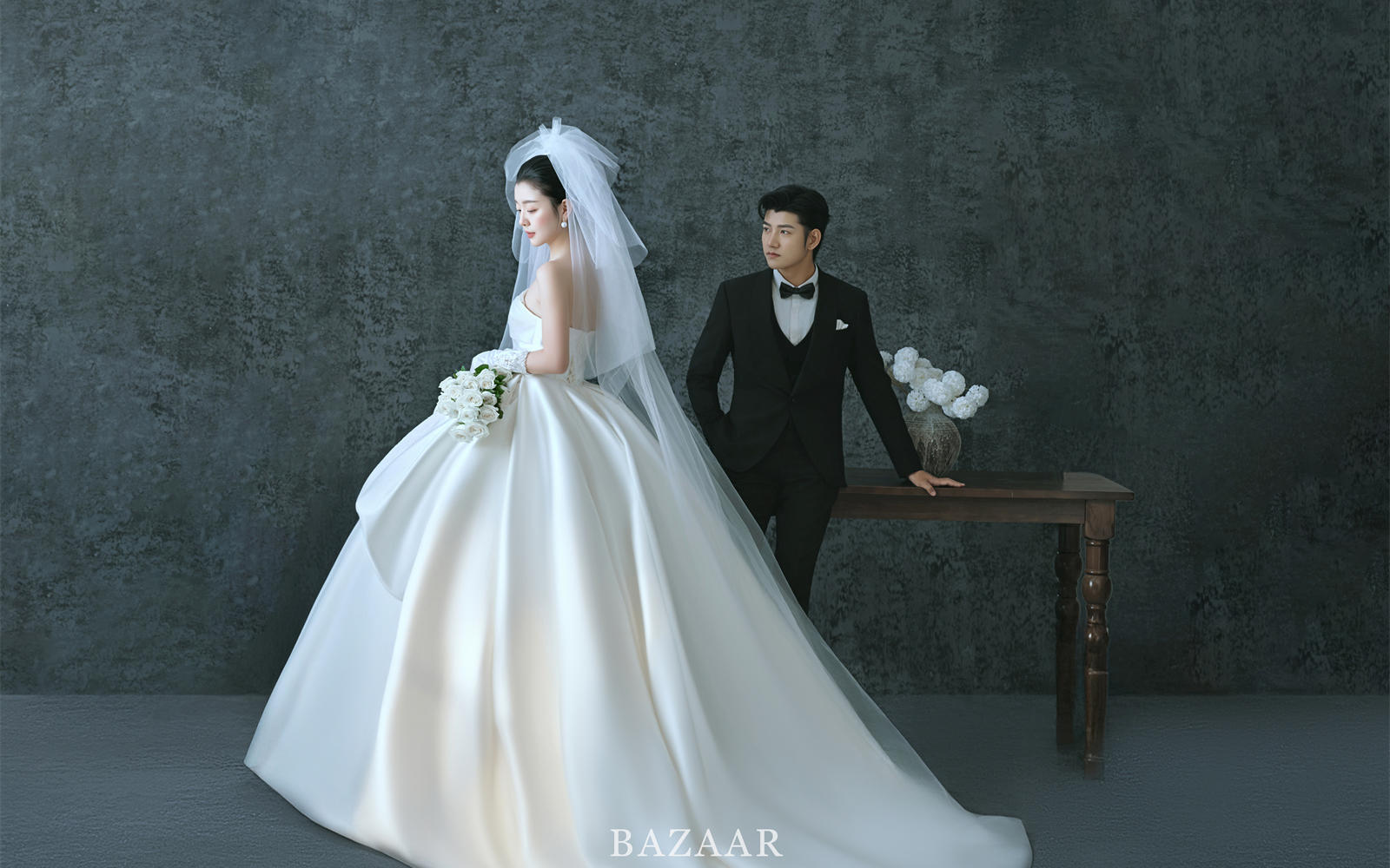 女生一定要拍的灰色背景油画婚纱照