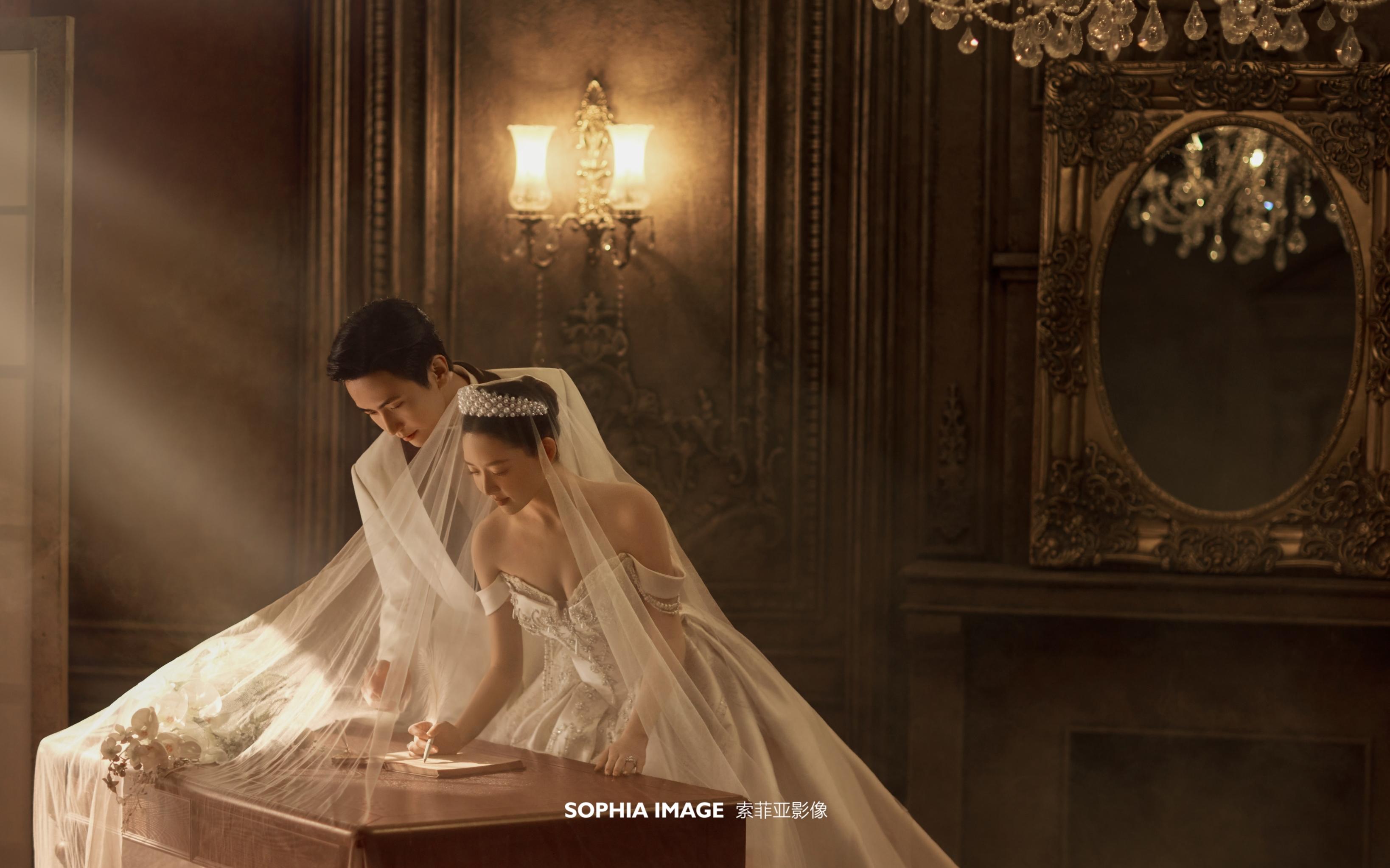 谁拍谁好看❗复古油画风婚纱照美到失语💕