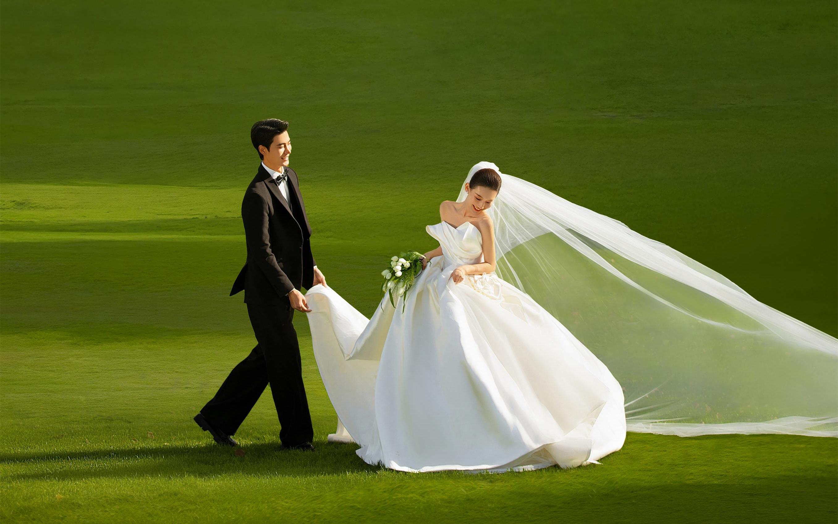 质感满分🌿被问爆的草坪婚纱照治愈又浪漫