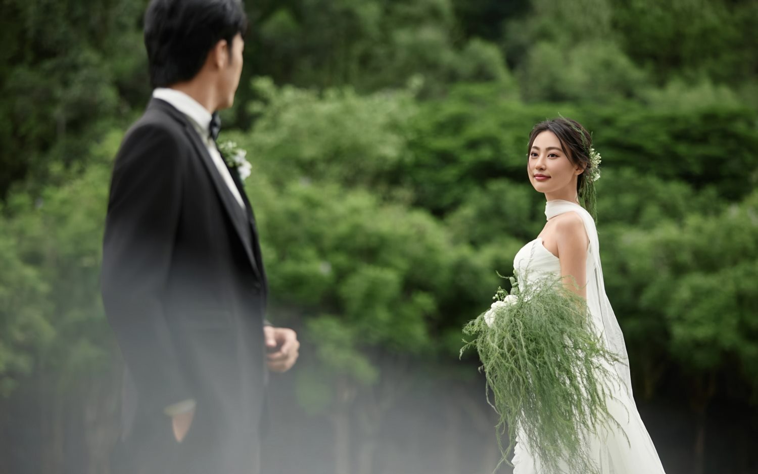 拒绝千篇一律❗治愈感森系草坪婚纱照太心动