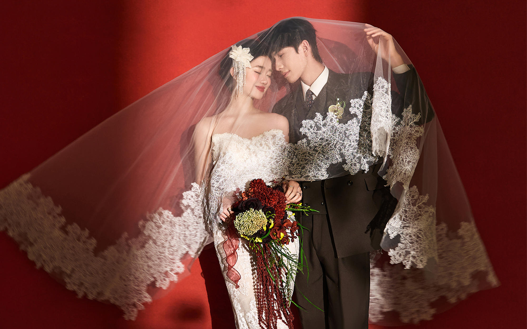 🌹红幕拉开，美人鱼登场——这组婚纱照我给满分！