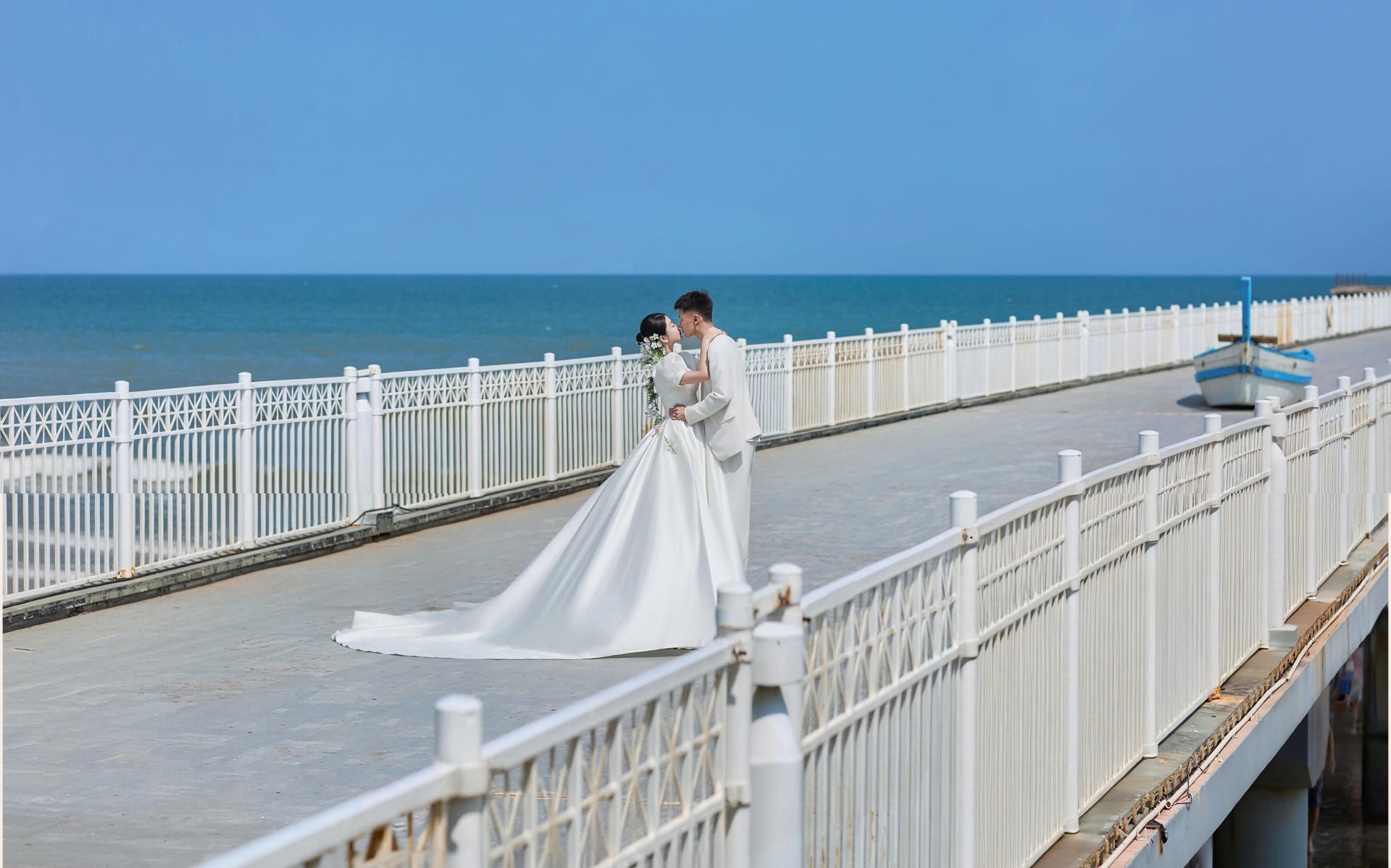 氛围感海景婚纱照