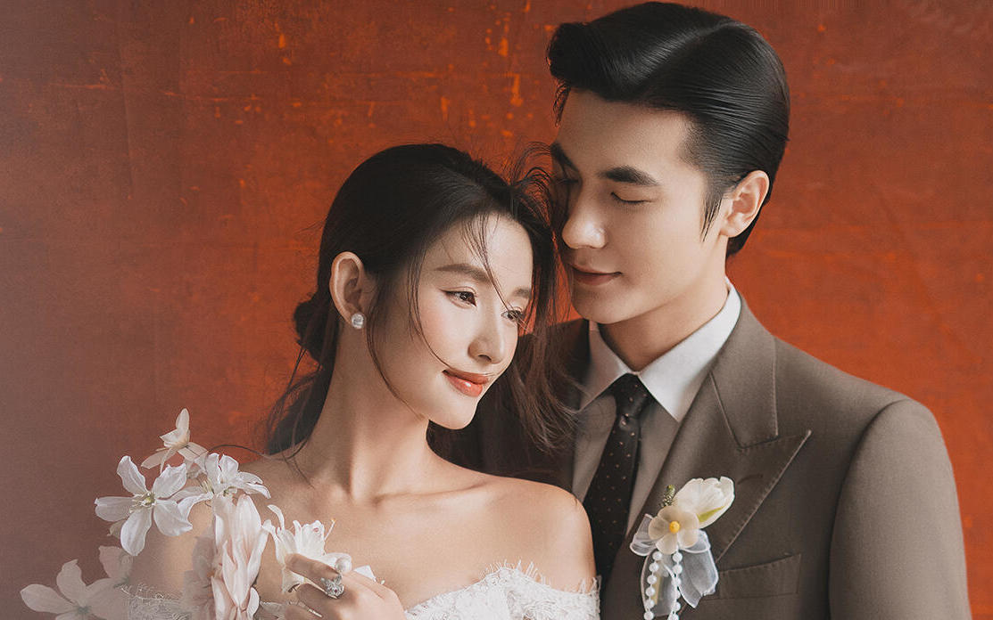 新片Look輕復(fù)古紅底婚紗照經(jīng)典不出錯