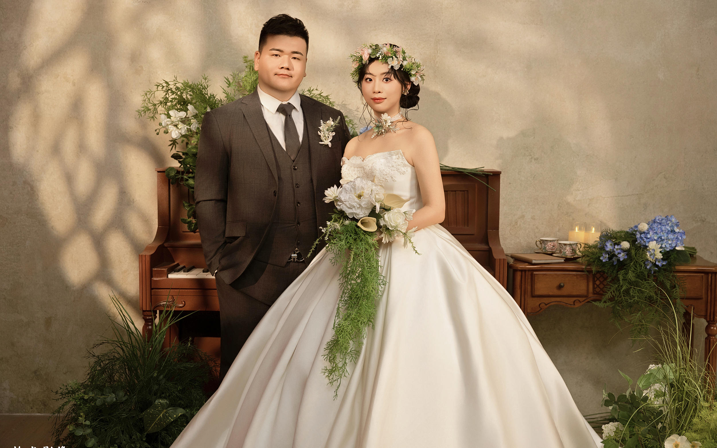 轻复古油画风的💐花房婚纱照