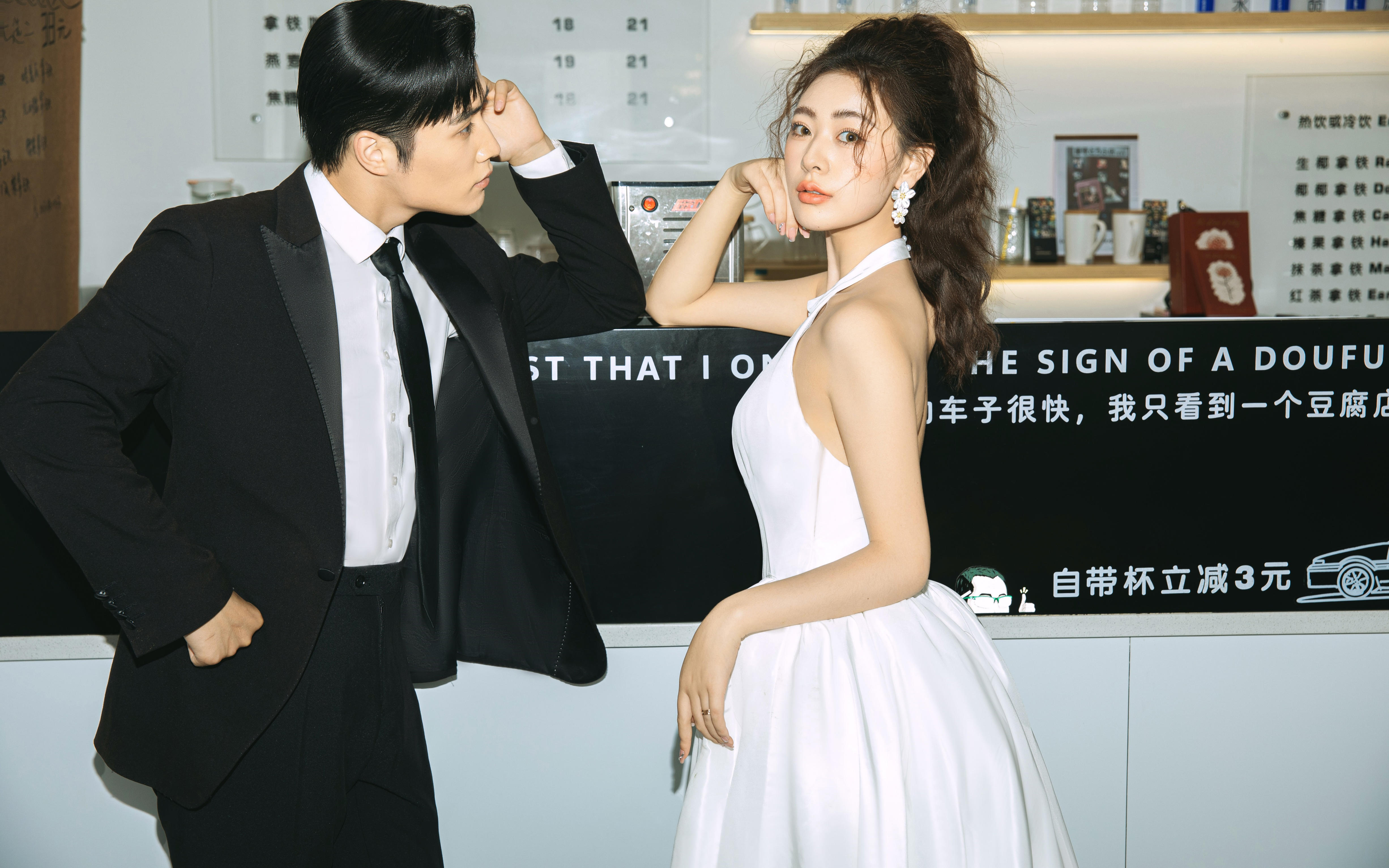 甜蜜的街拍婚纱照，自由洒脱的姿态 轻松活