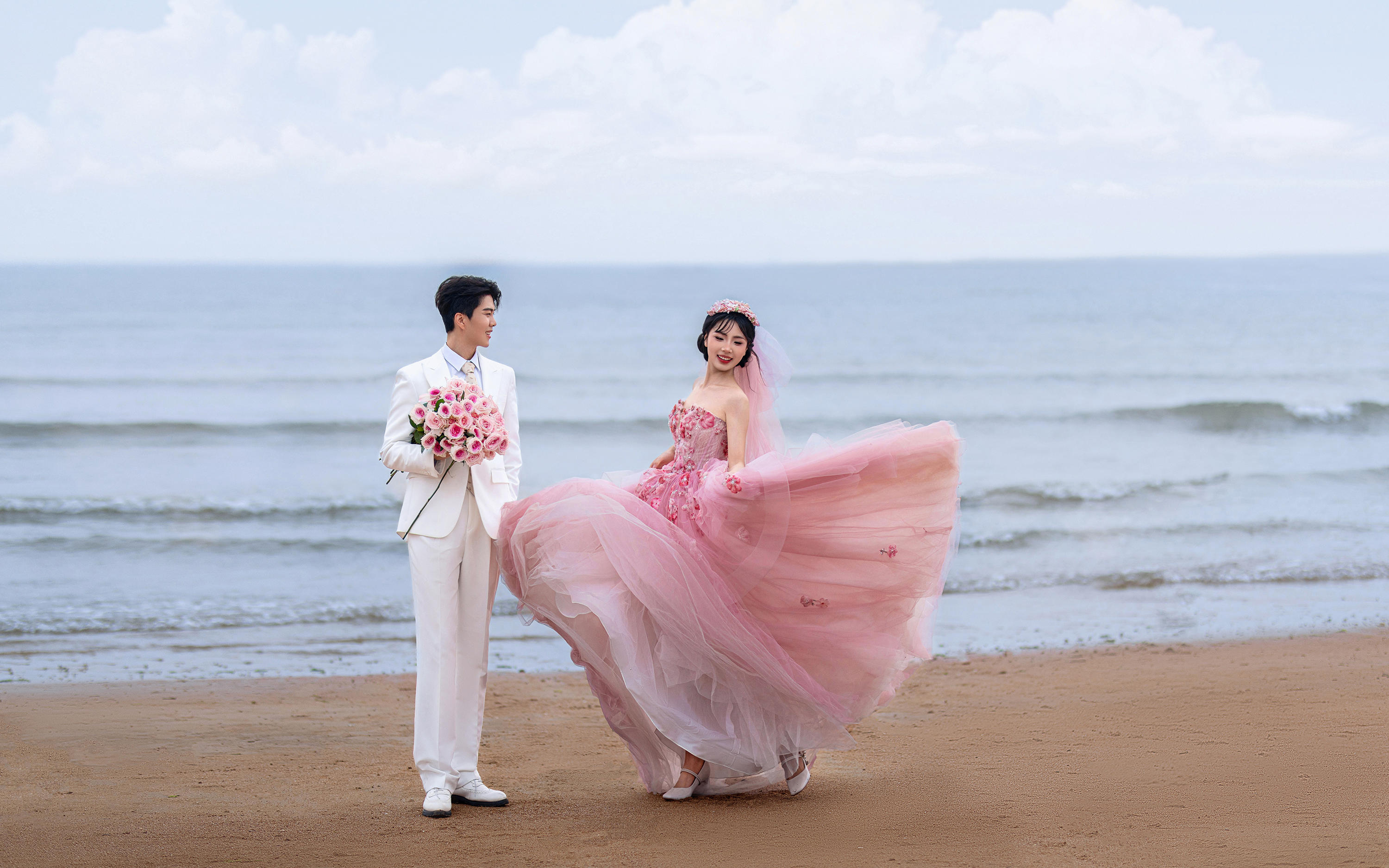 这组拍到了我的心趴上💕浪漫海边婚纱照 ～