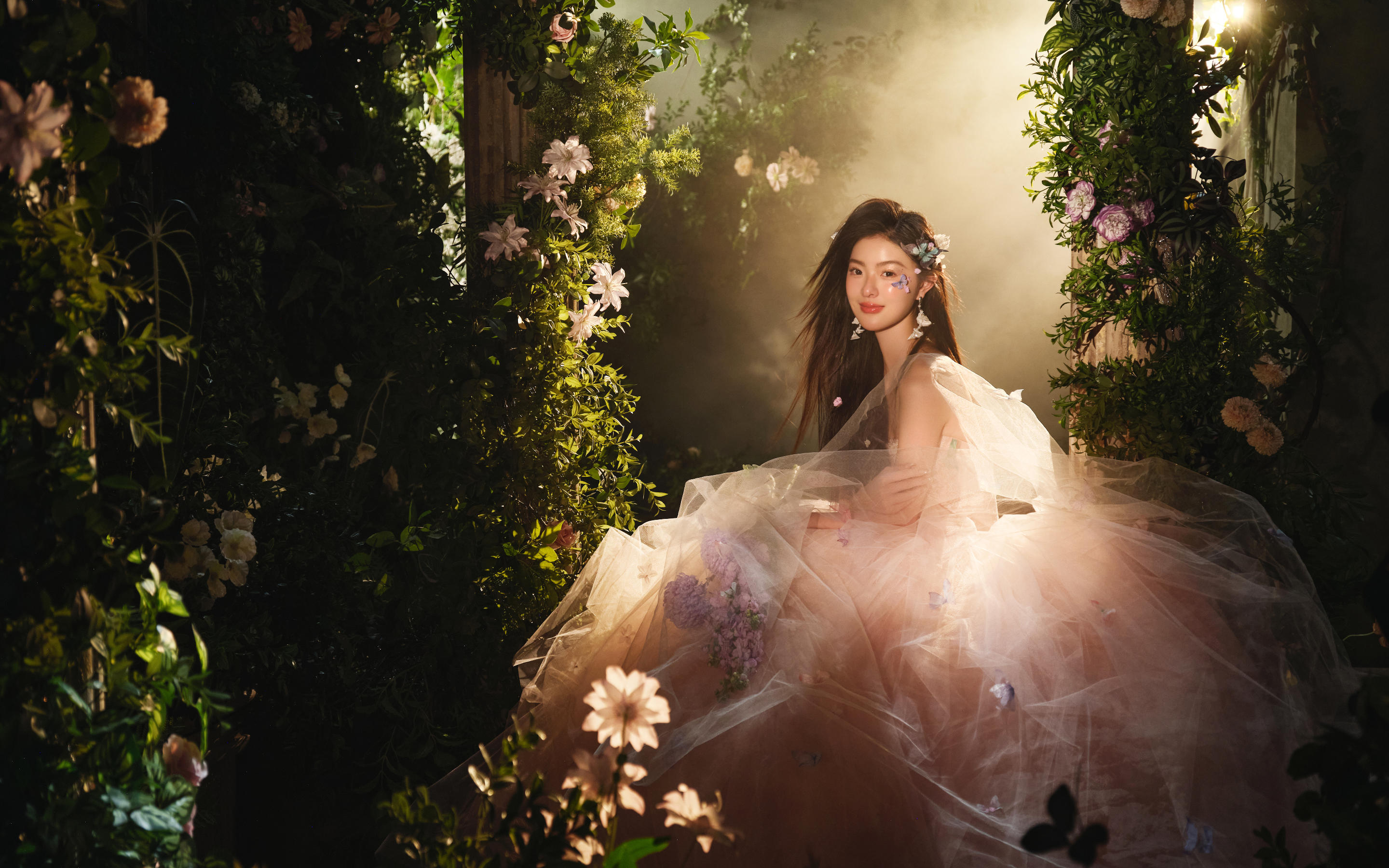 誰能拒絕花房的氛圍感?超仙的婚紗照