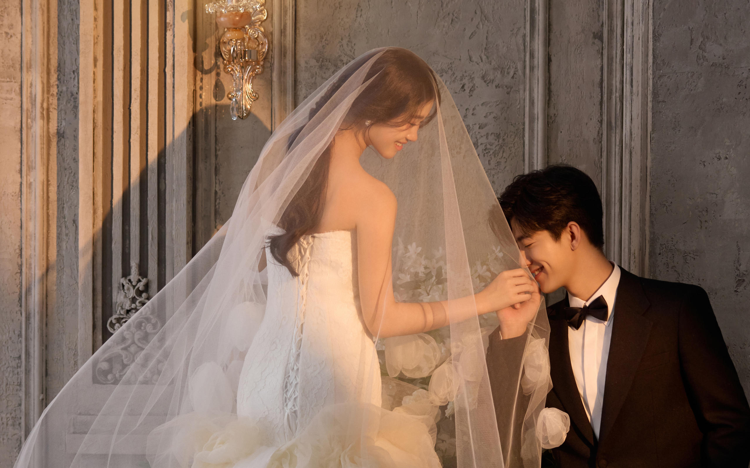 難怪都在拍極簡風(fēng)主紗婚紗照 ??確實(shí)香啊??