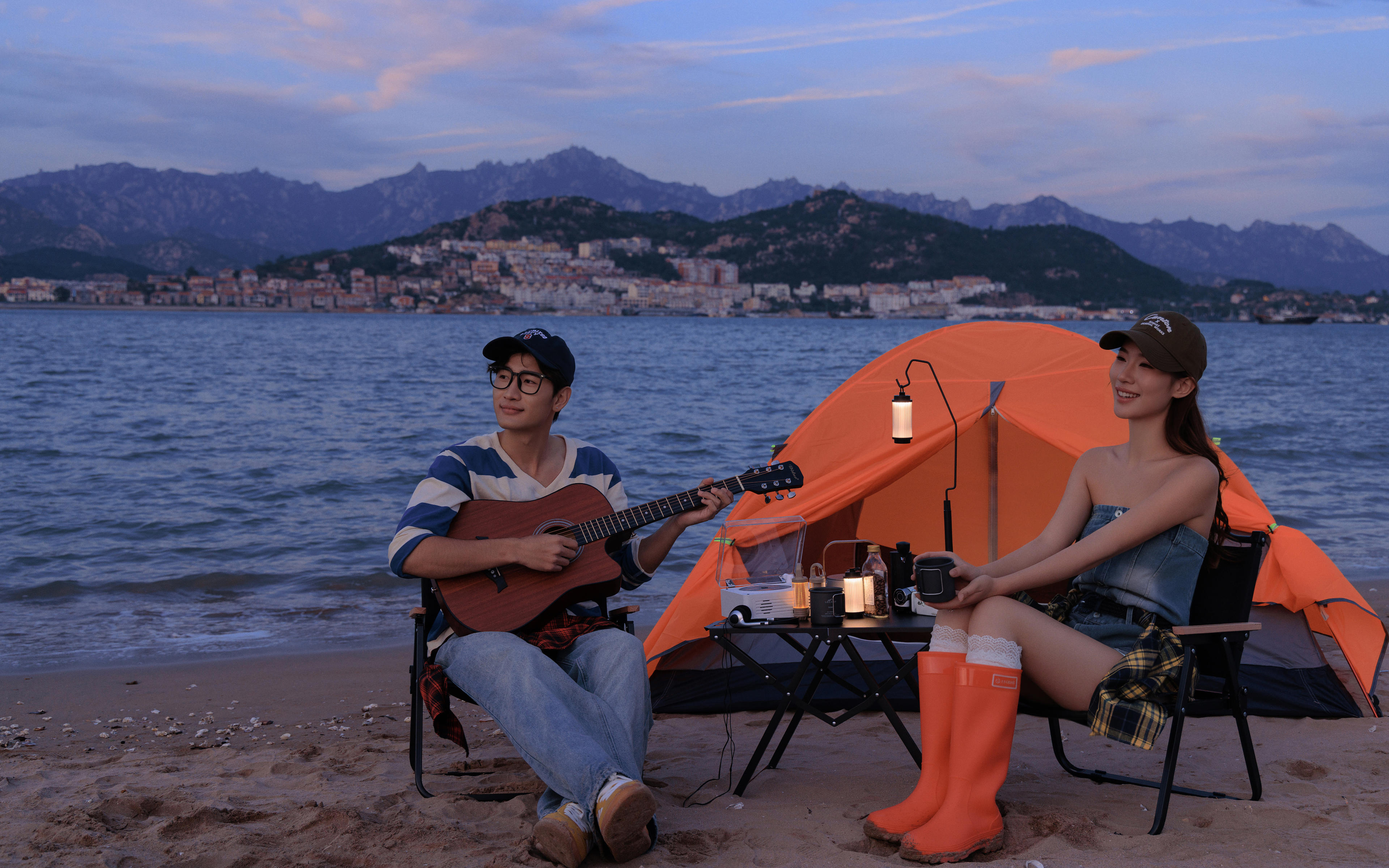 海边两个人的浪漫故事